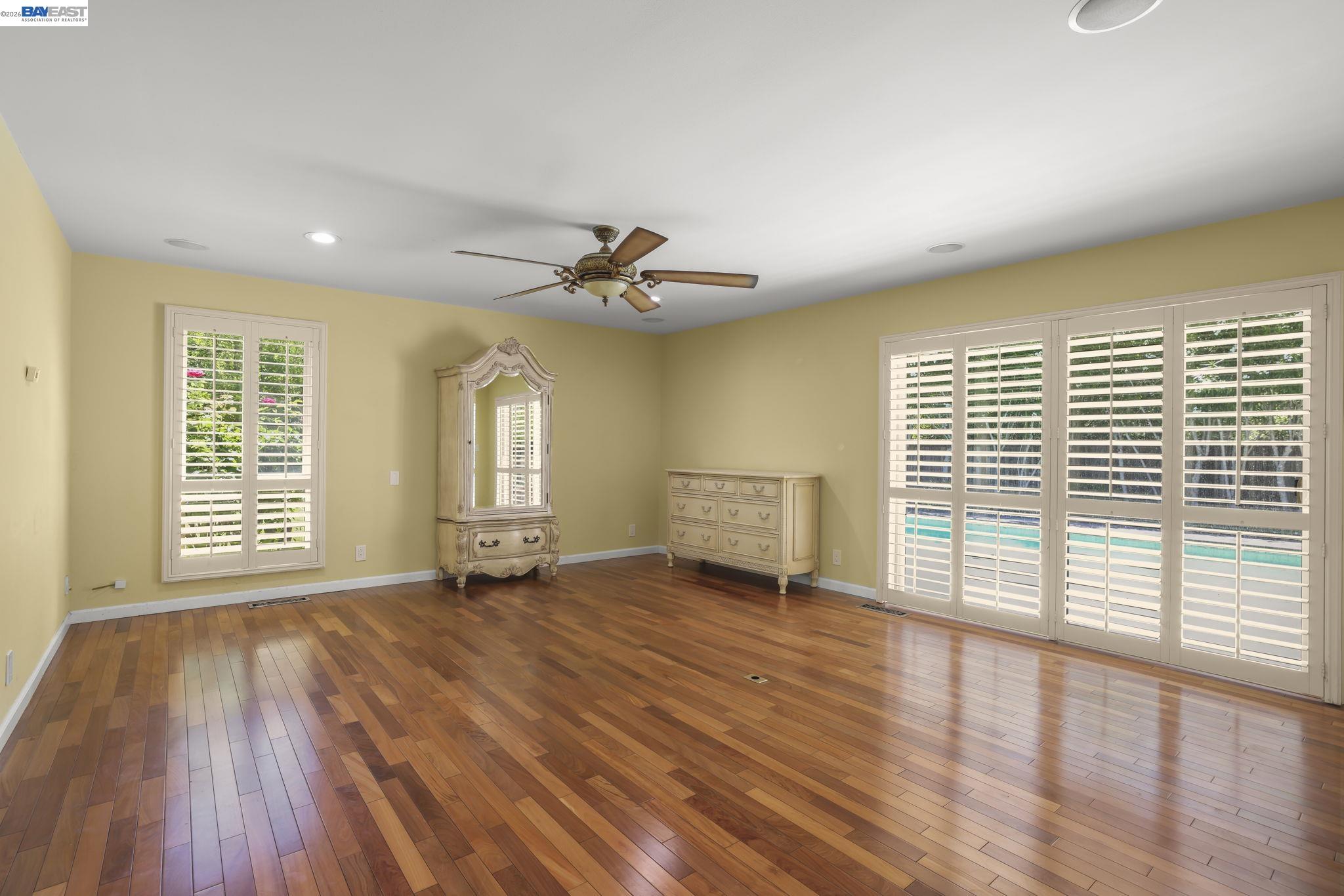2112 Red Oak Place