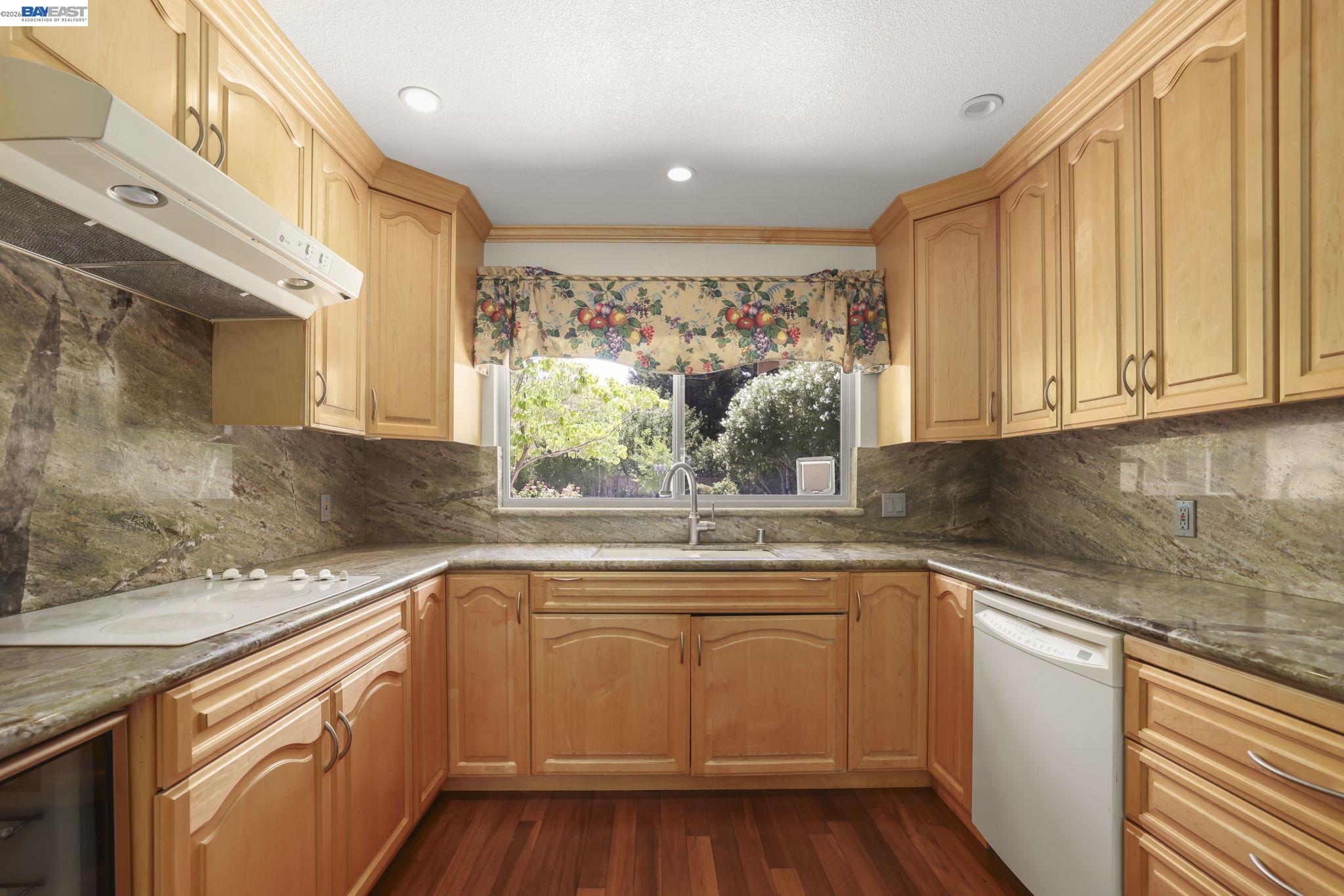 2112 Red Oak Place