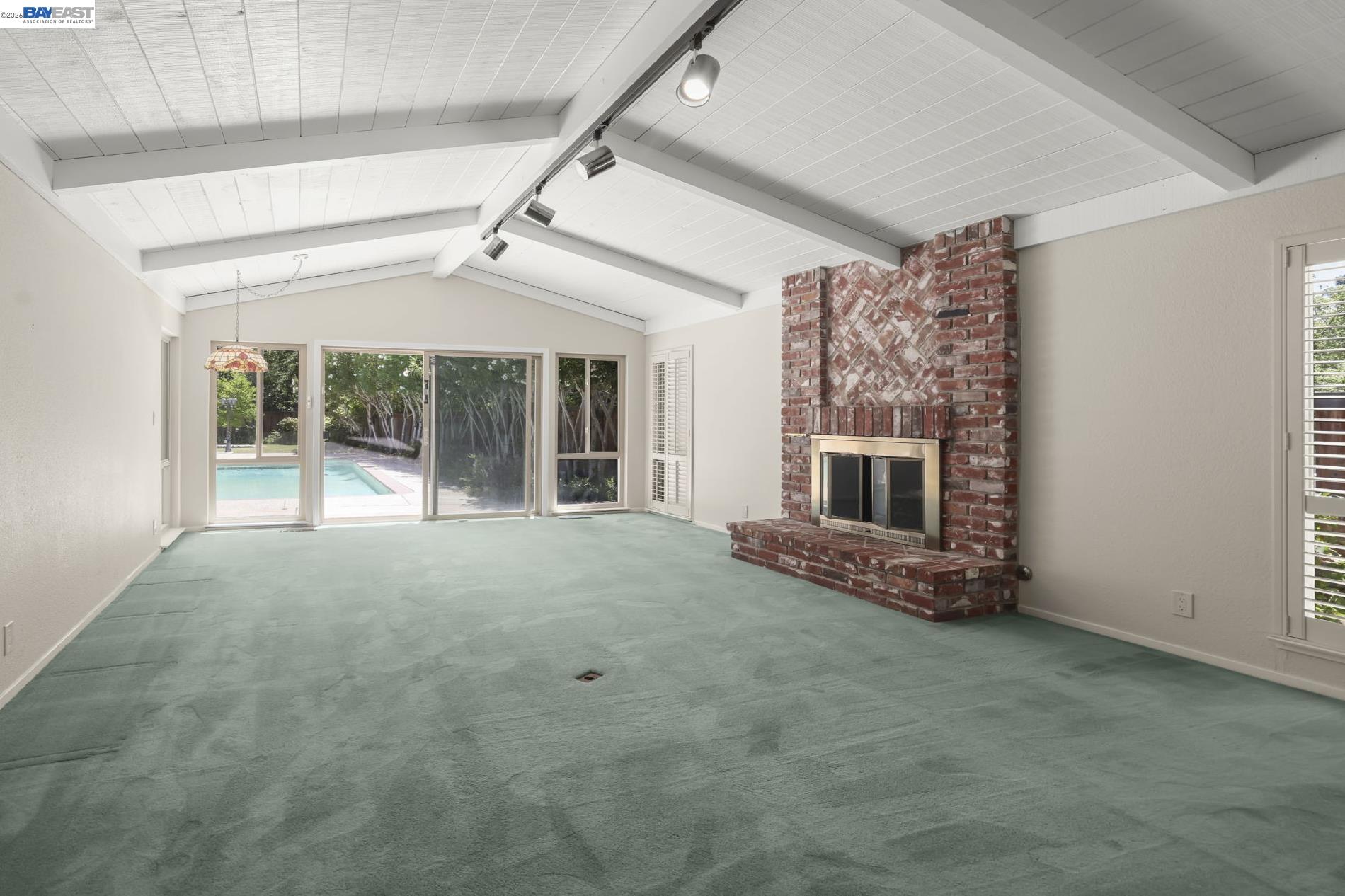 2112 Red Oak Place