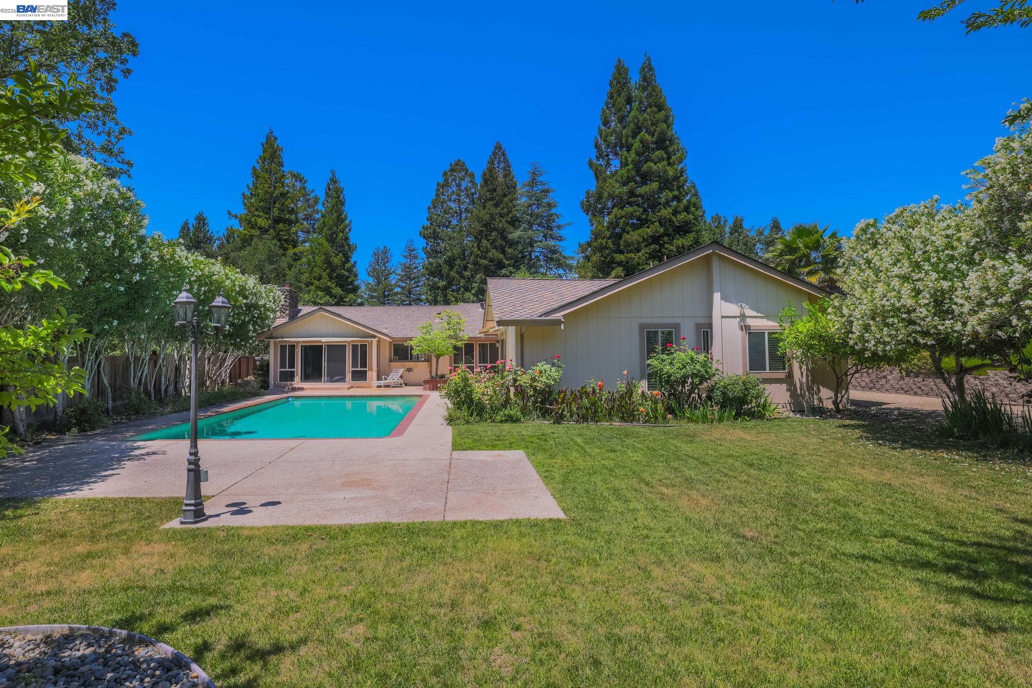 2112 Red Oak Place
