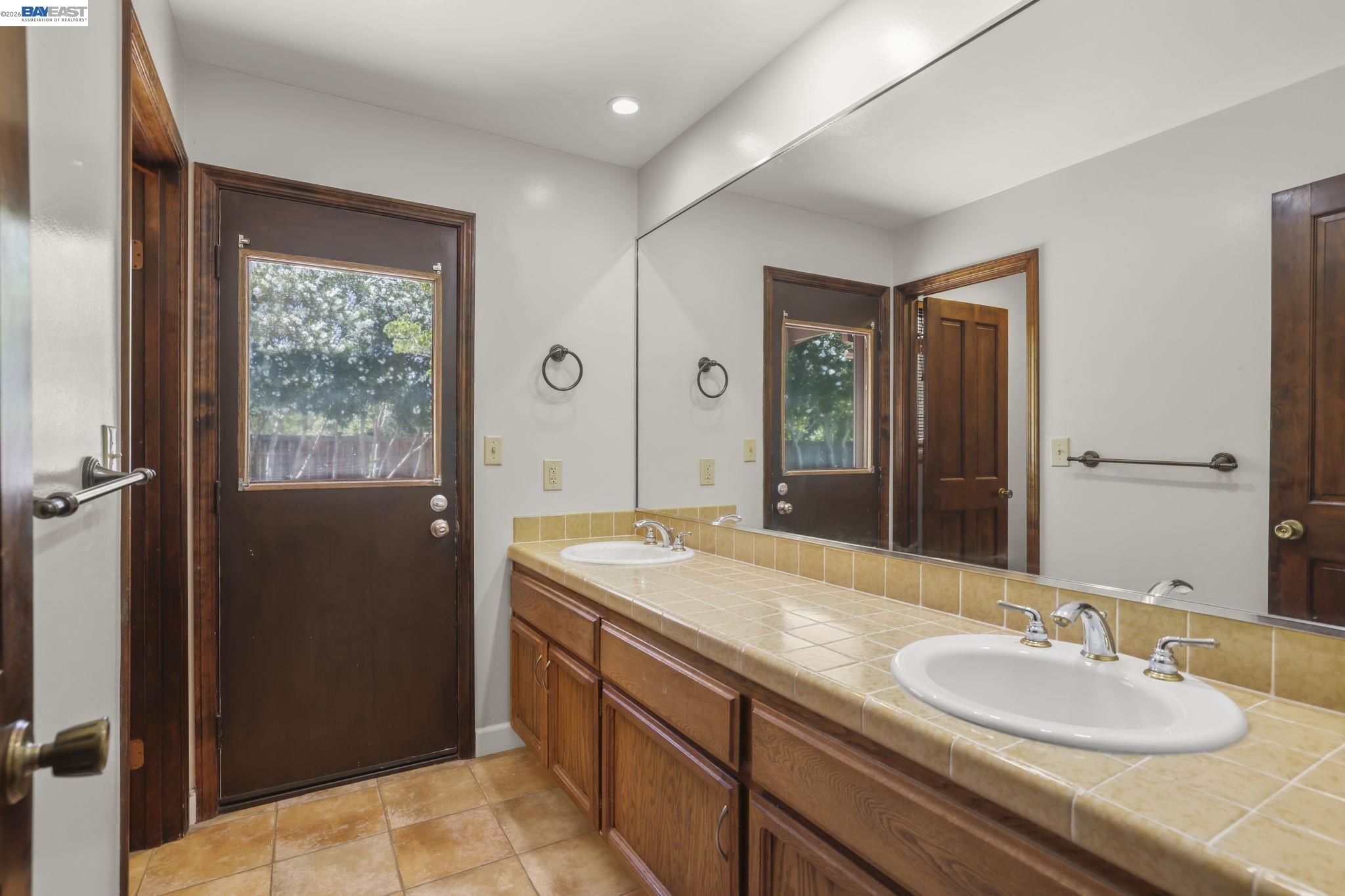 2112 Red Oak Place