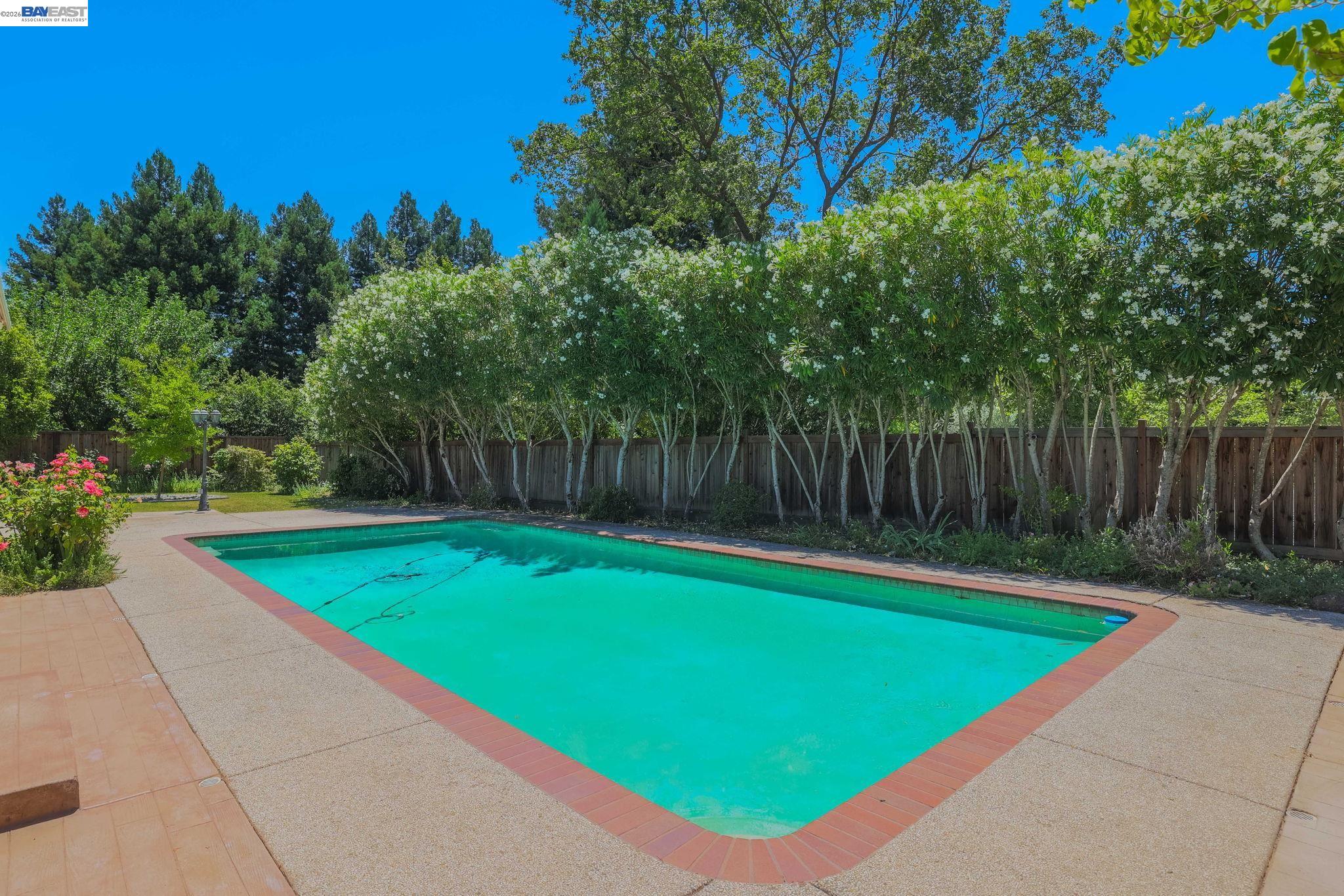 2112 Red Oak Place