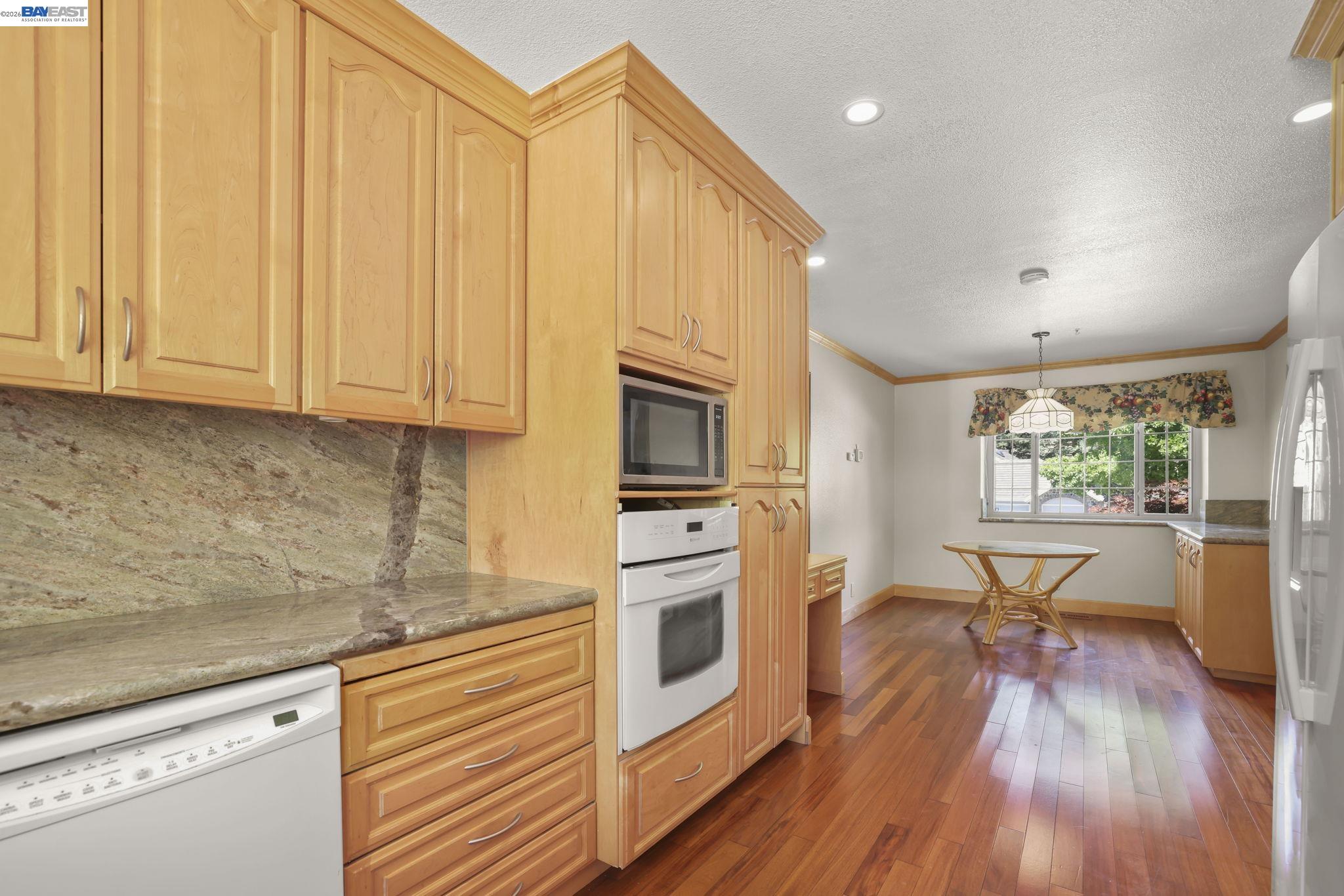 2112 Red Oak Place
