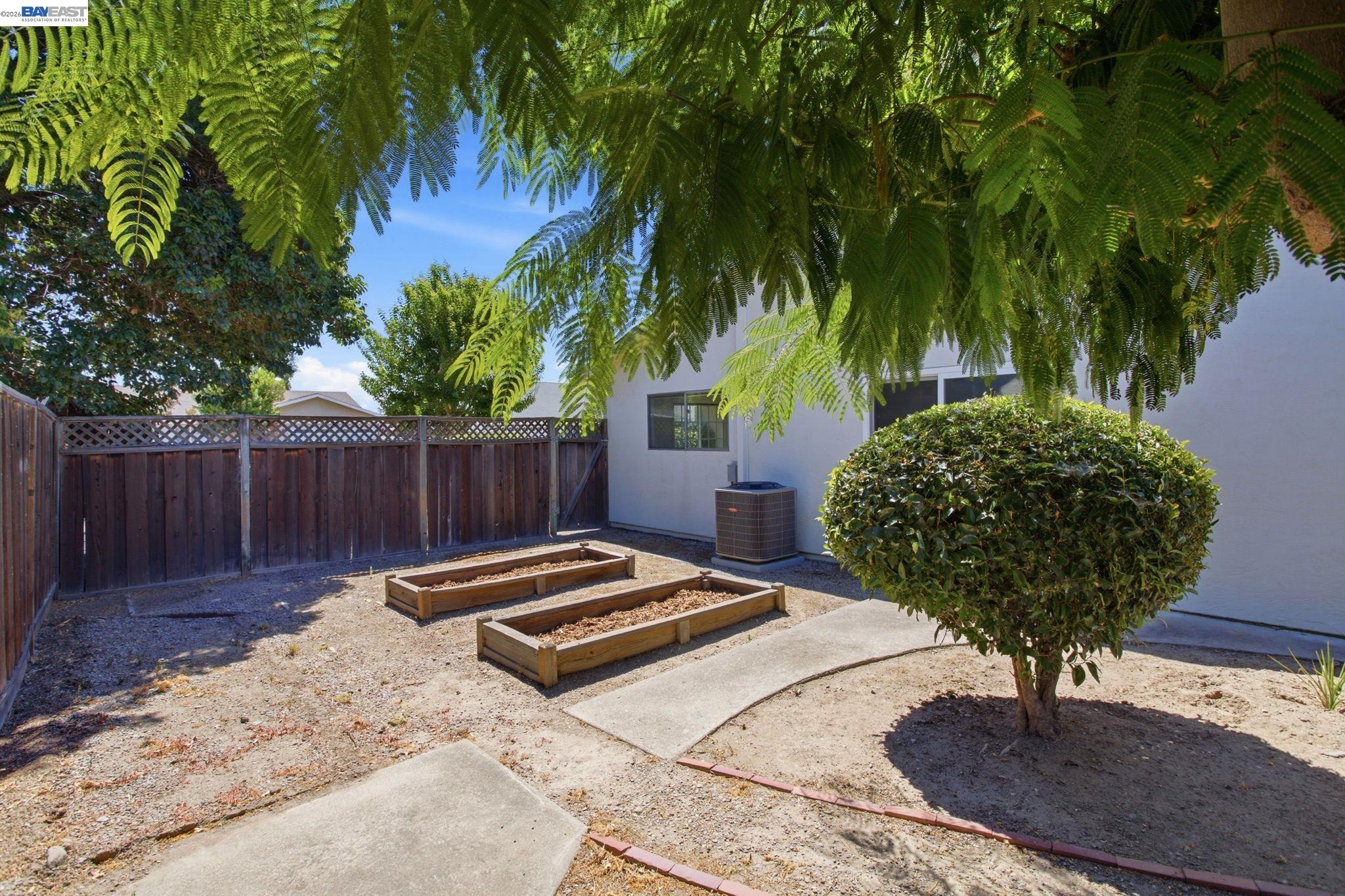 470 Yosemite Dr