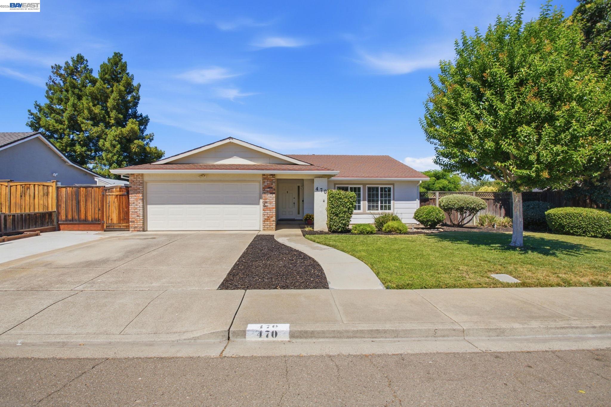 470 Yosemite Dr