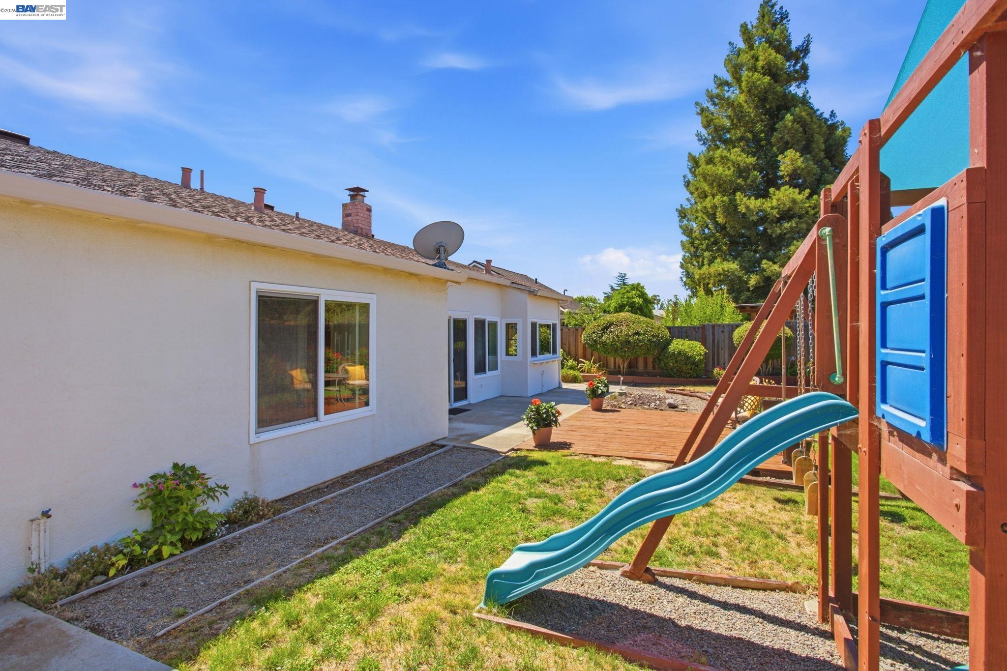 470 Yosemite Dr