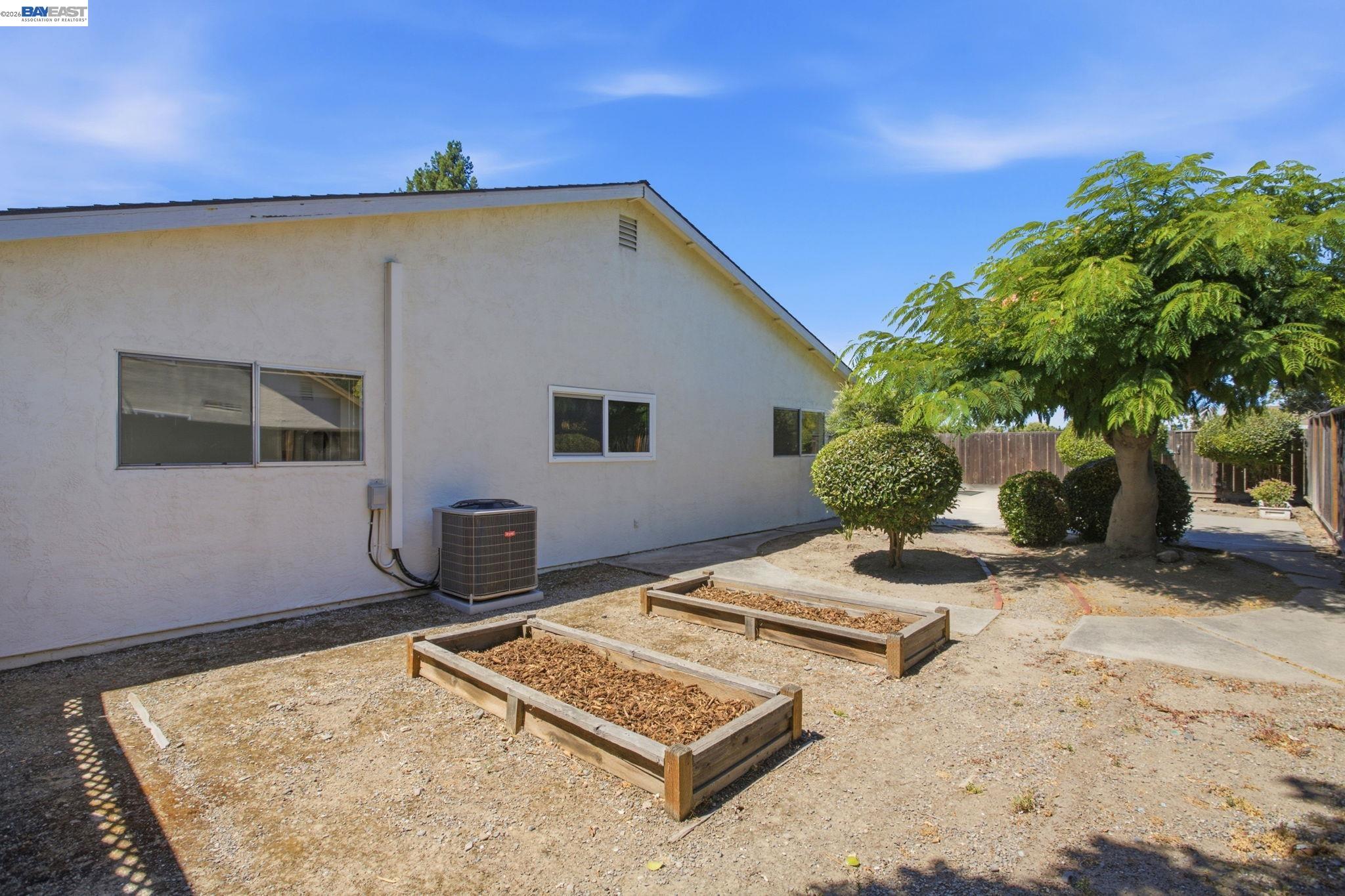 470 Yosemite Dr