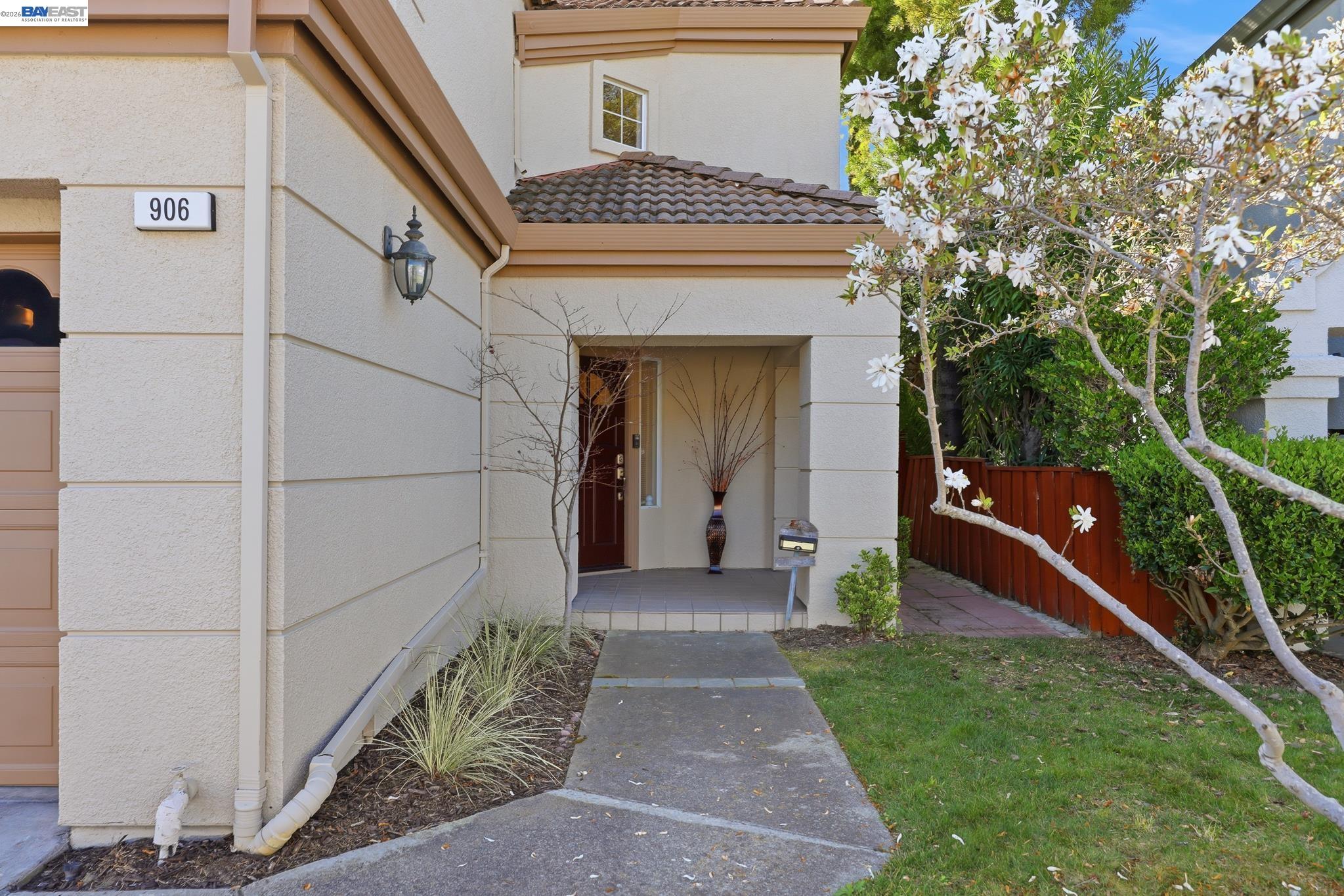 906 Vista Pointe Dr