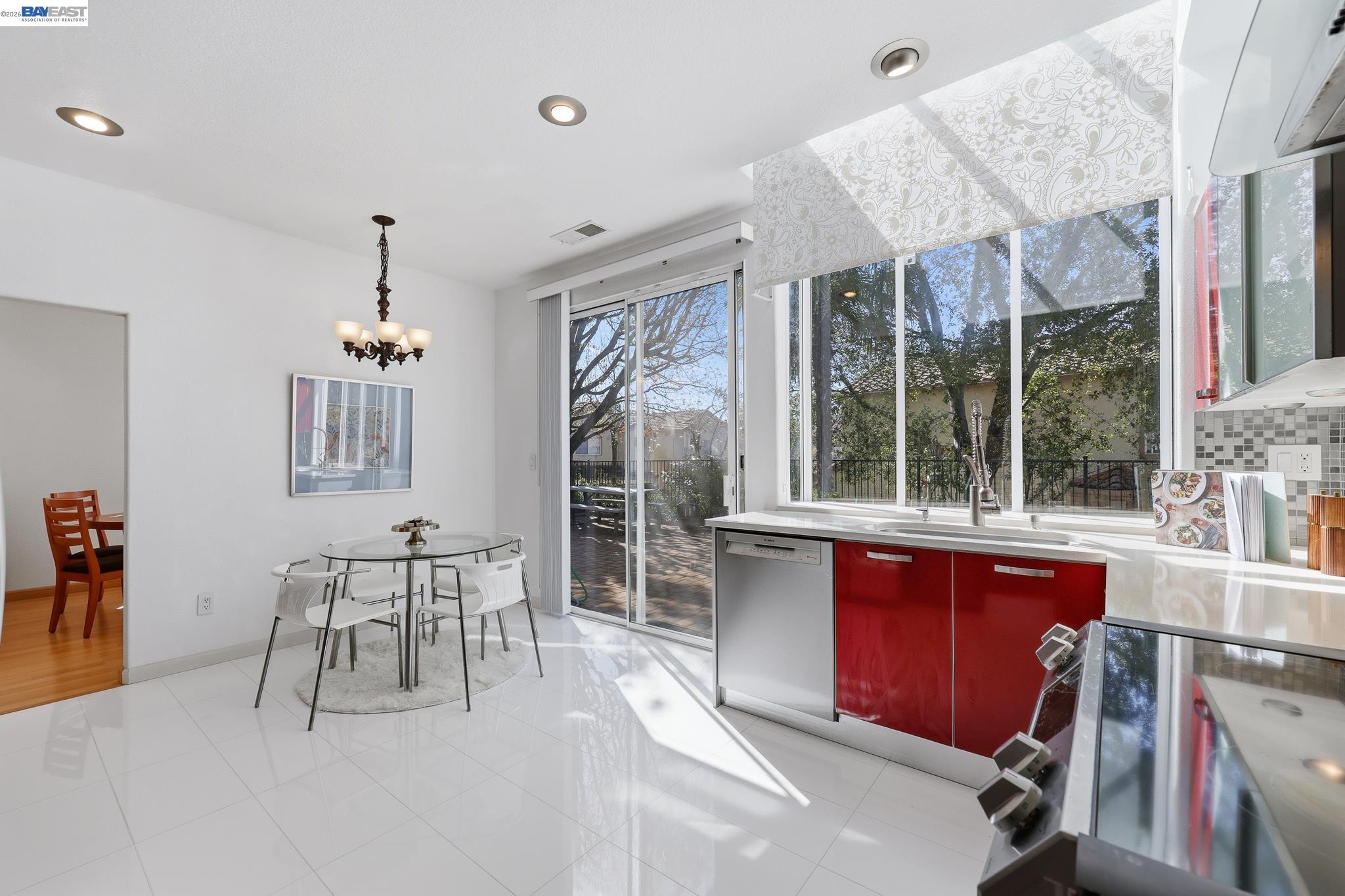 906 Vista Pointe Dr