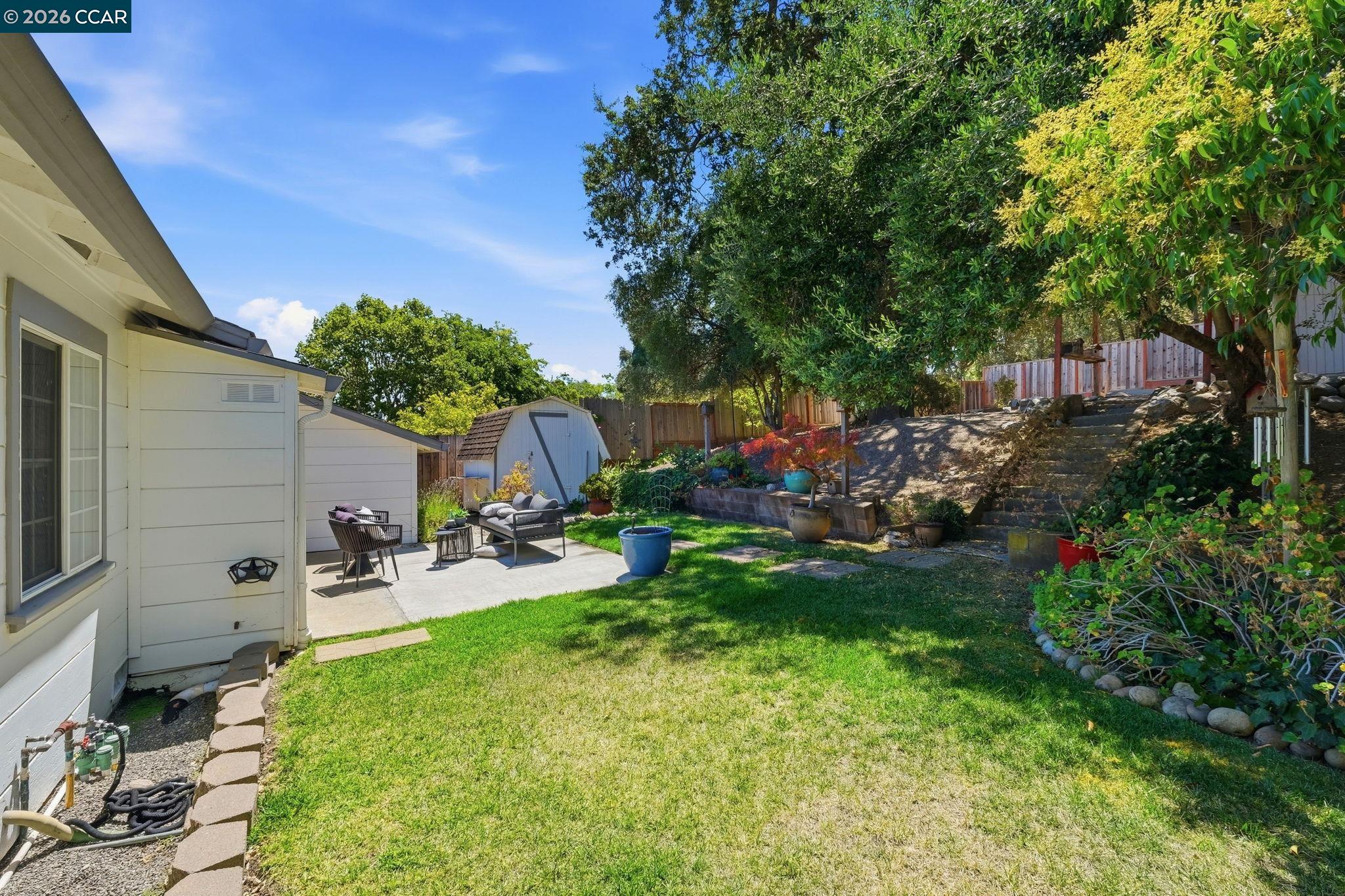 210 Vista Way