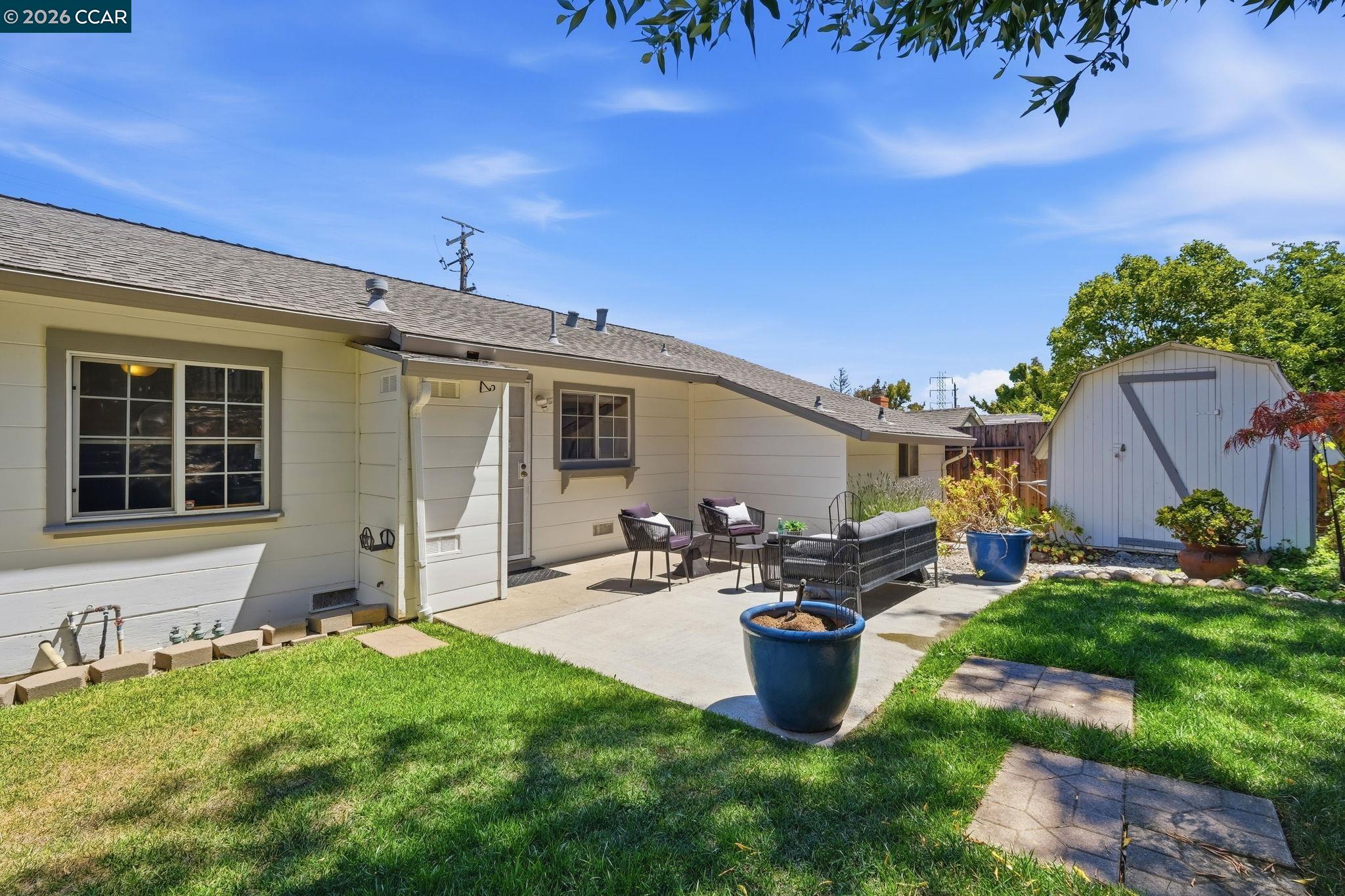 210 Vista Way