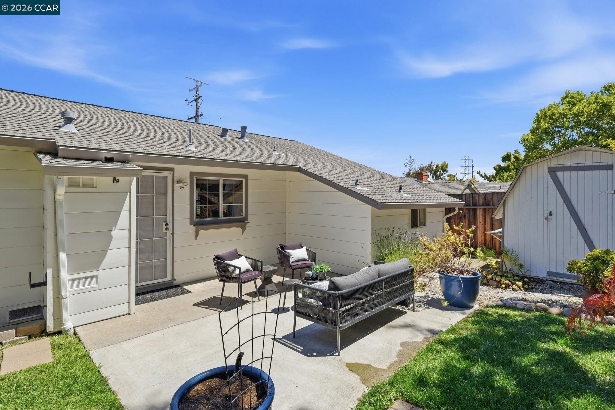 210 Vista Way