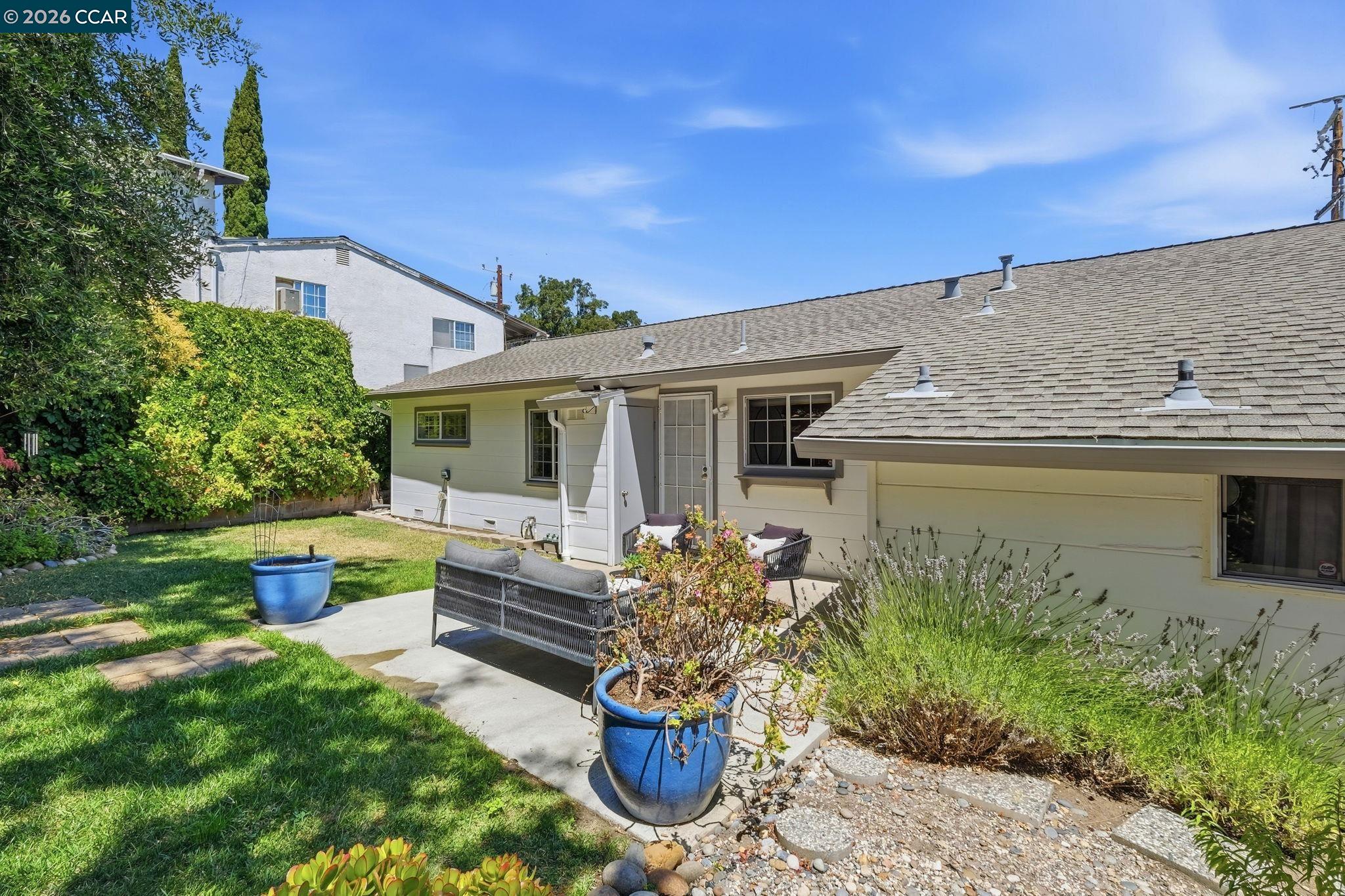 210 Vista Way