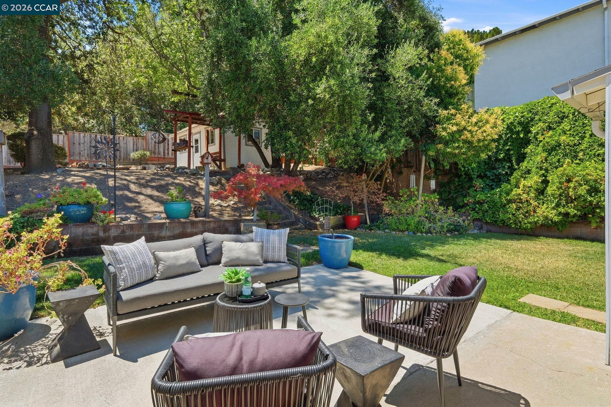 210 Vista Way