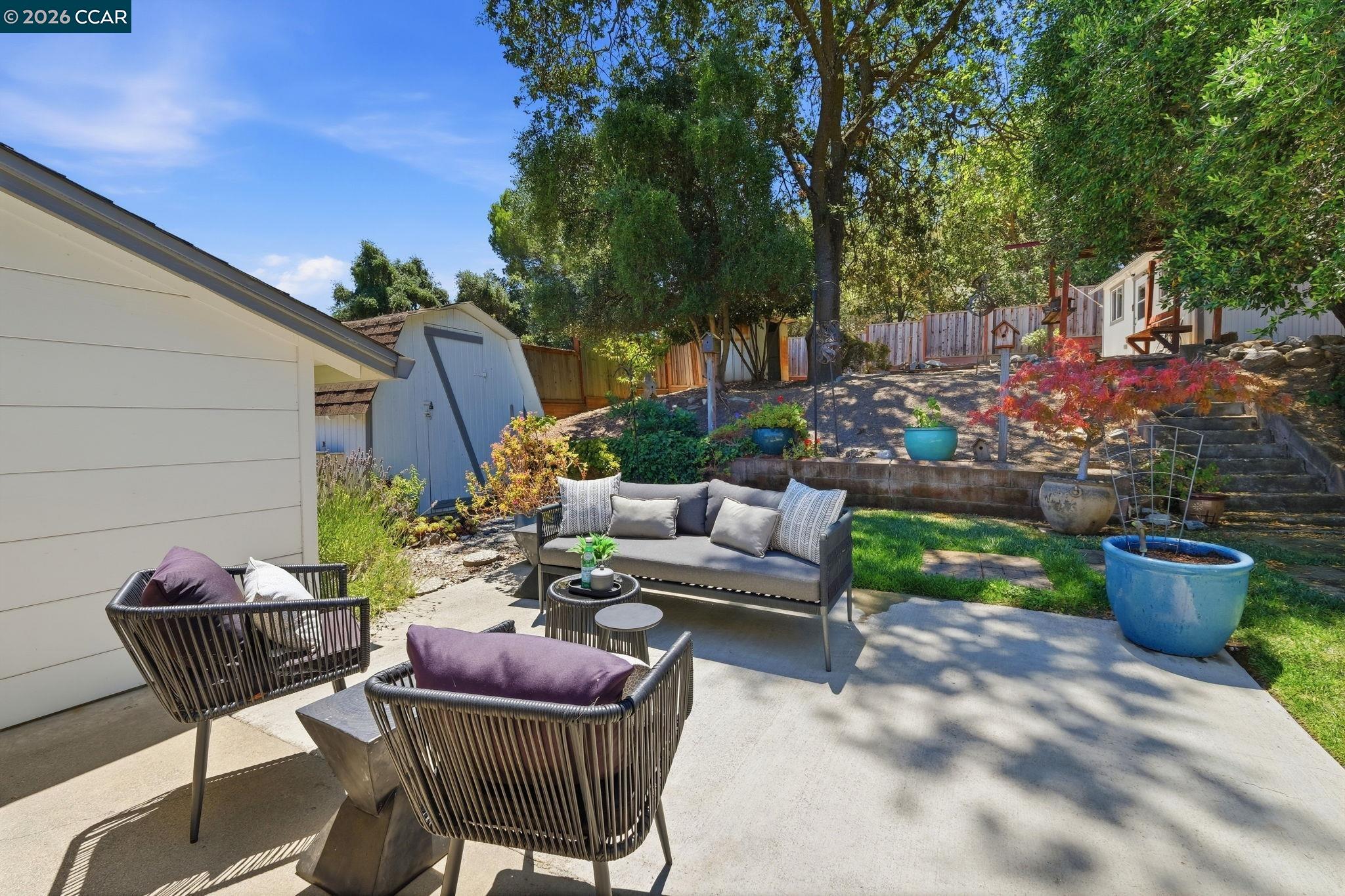 210 Vista Way