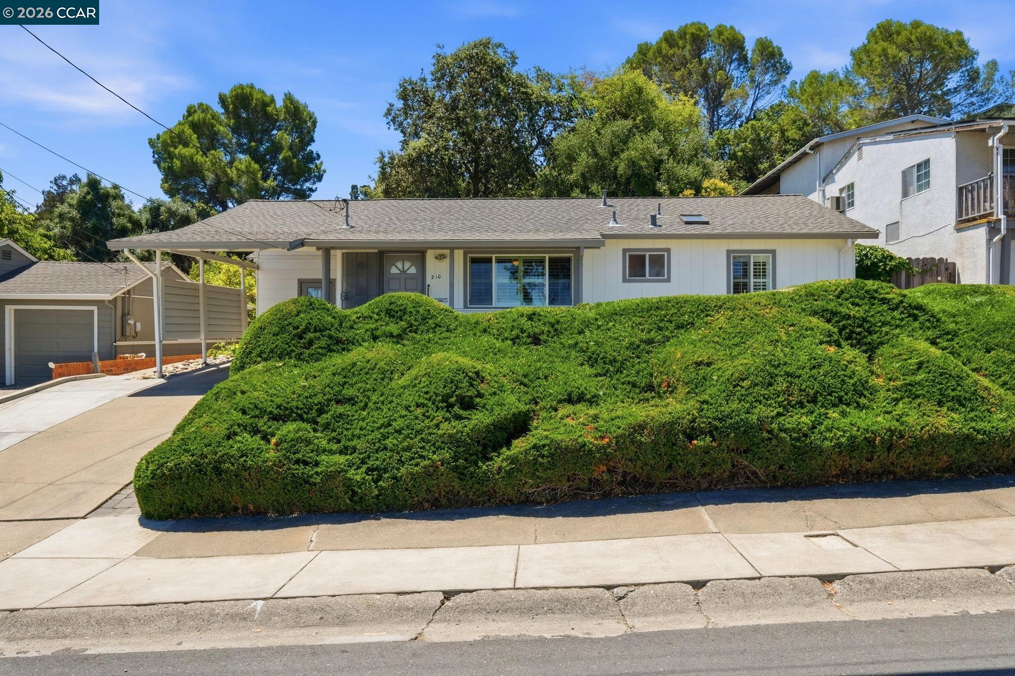210 Vista Way