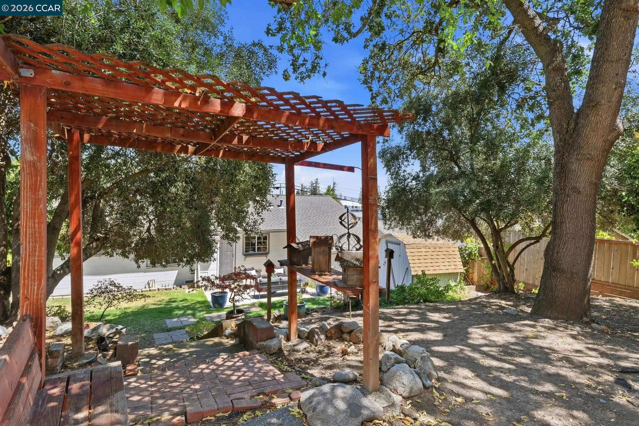 210 Vista Way