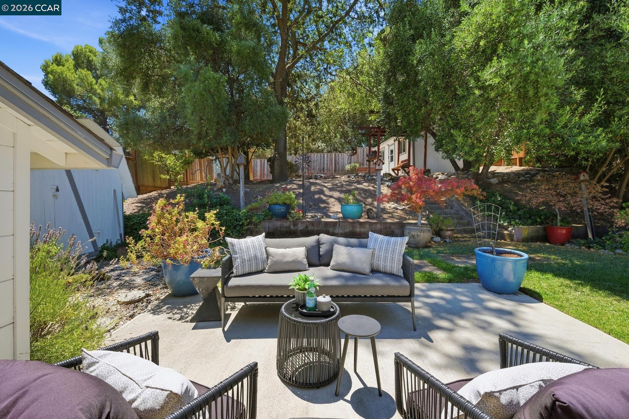210 Vista Way