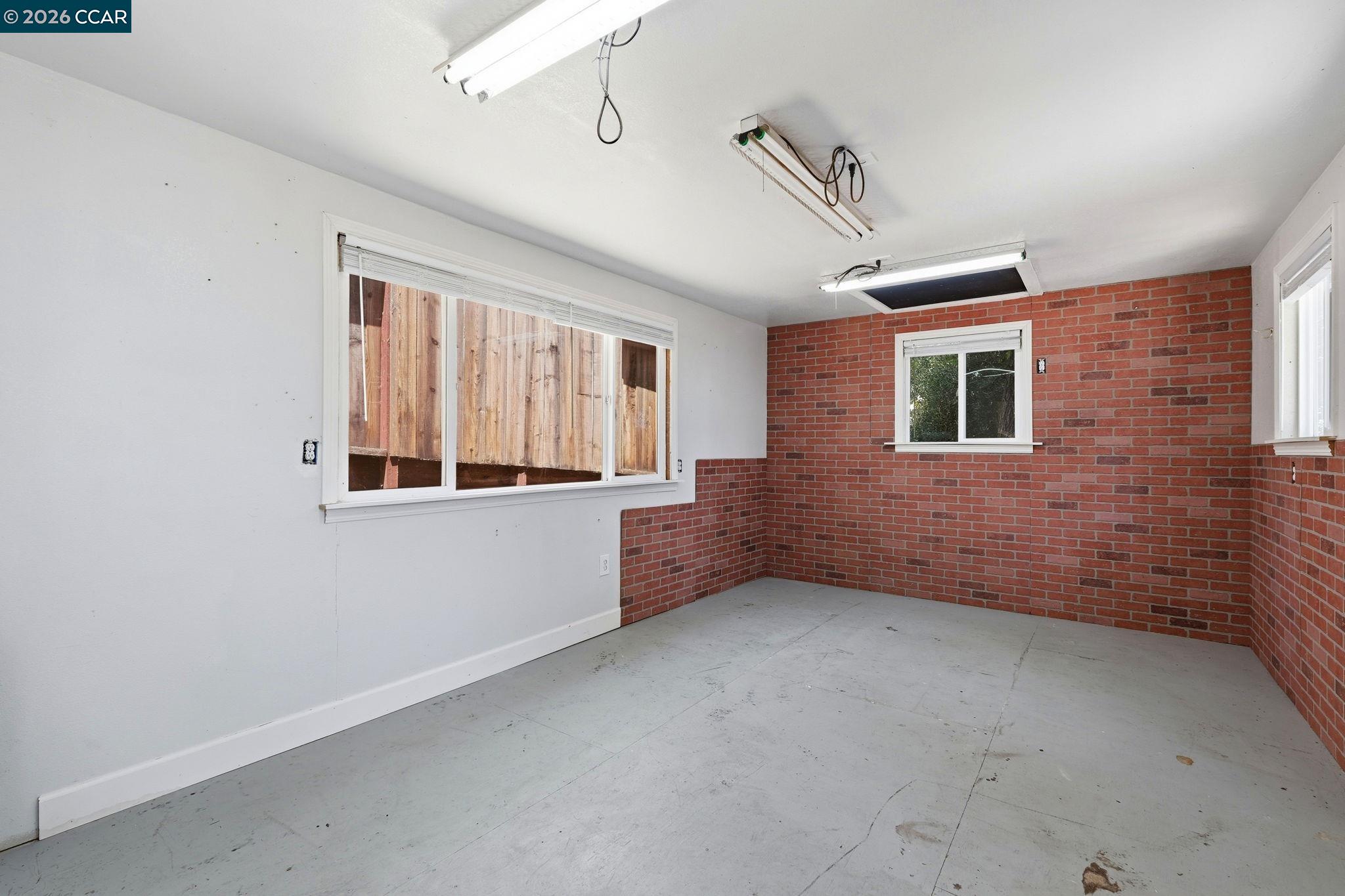 210 Vista Way
