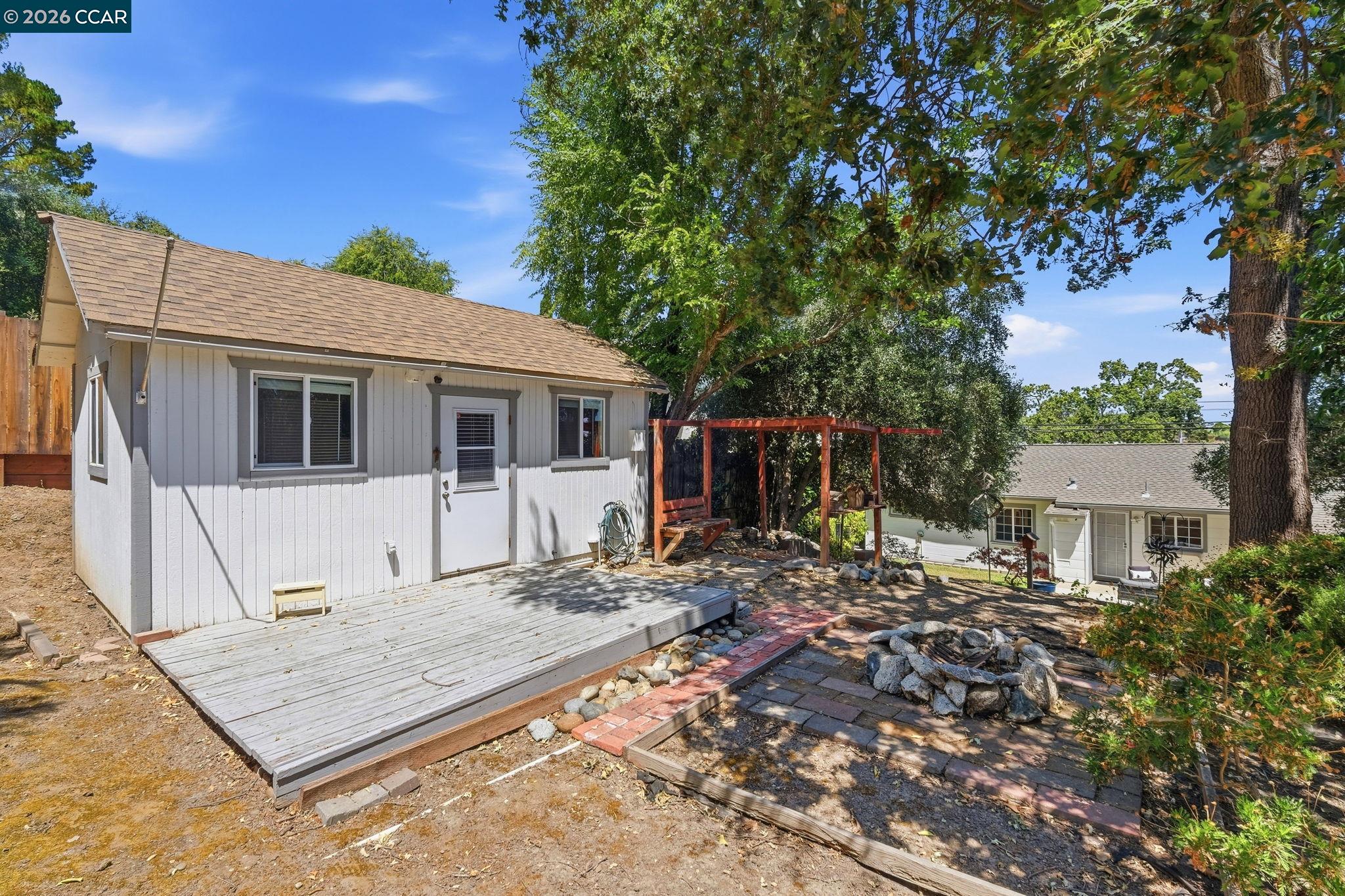 210 Vista Way