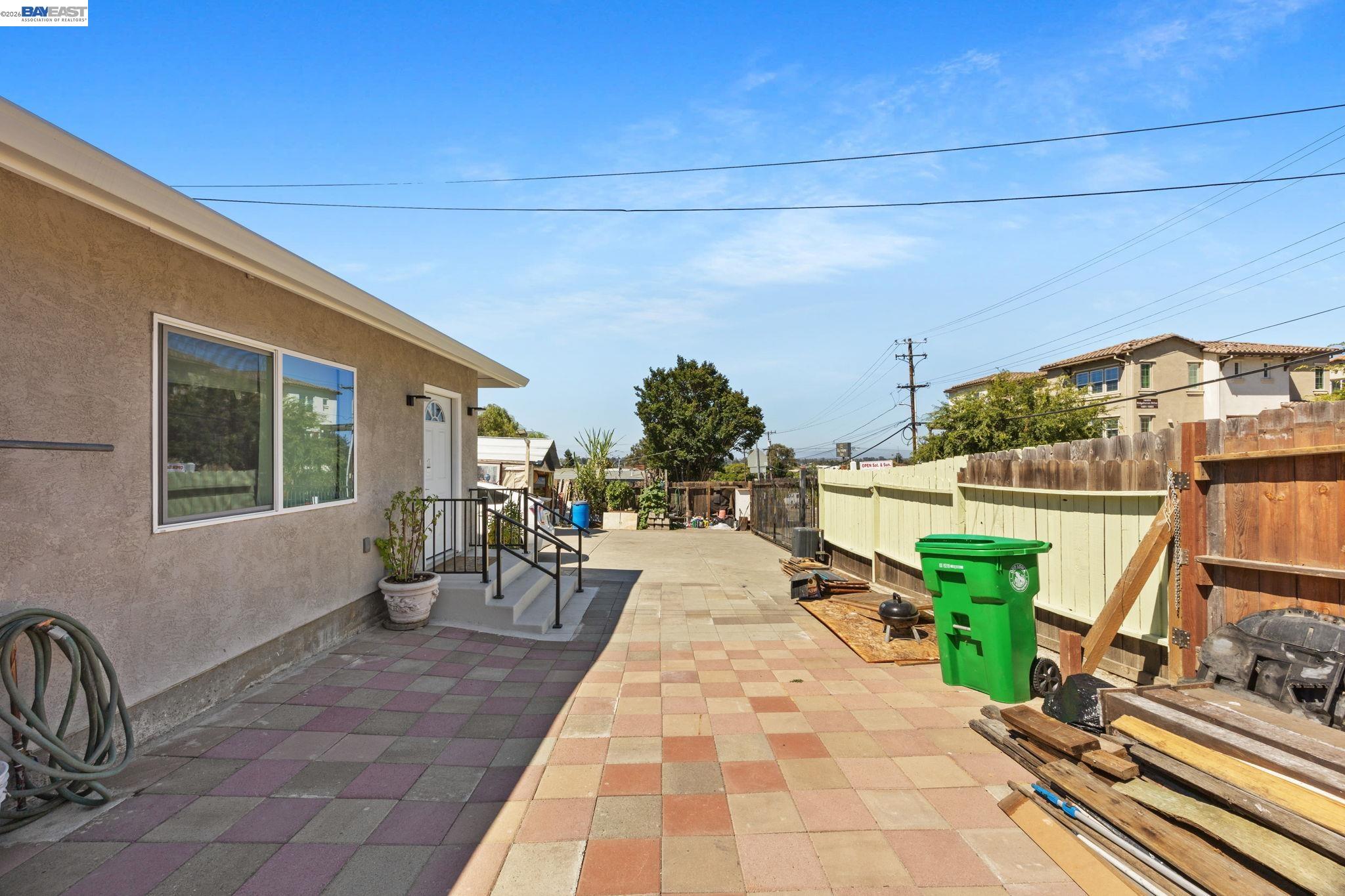 2000 Miramar Ave