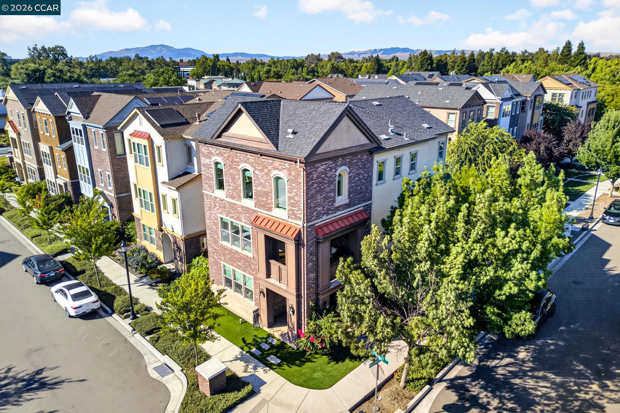 1600 Lexington Ln