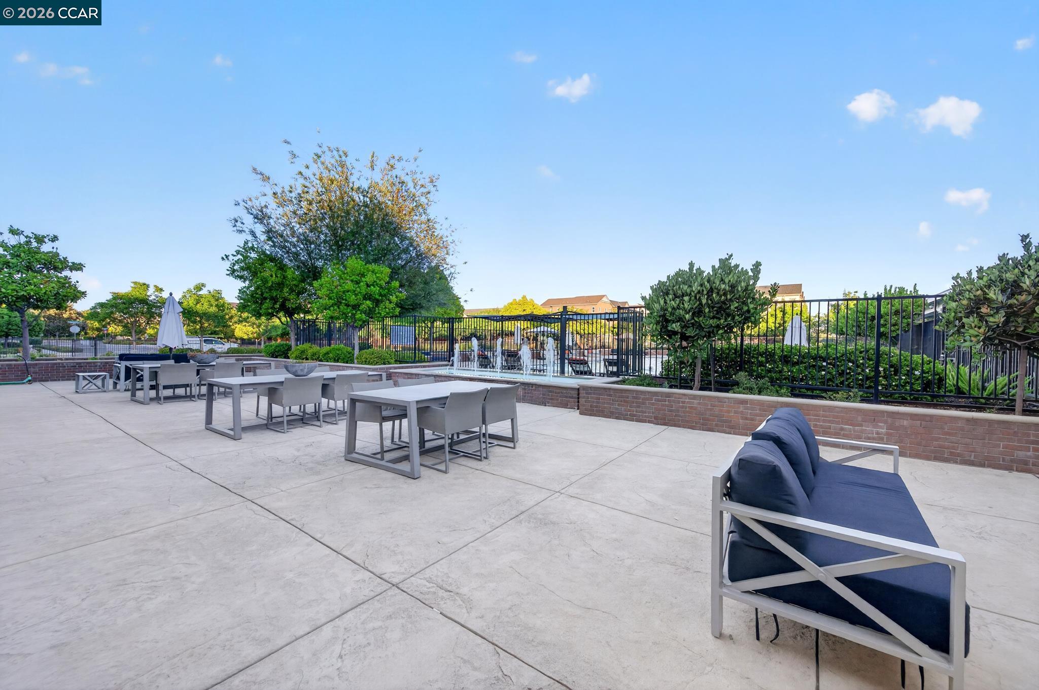 1600 Lexington Ln