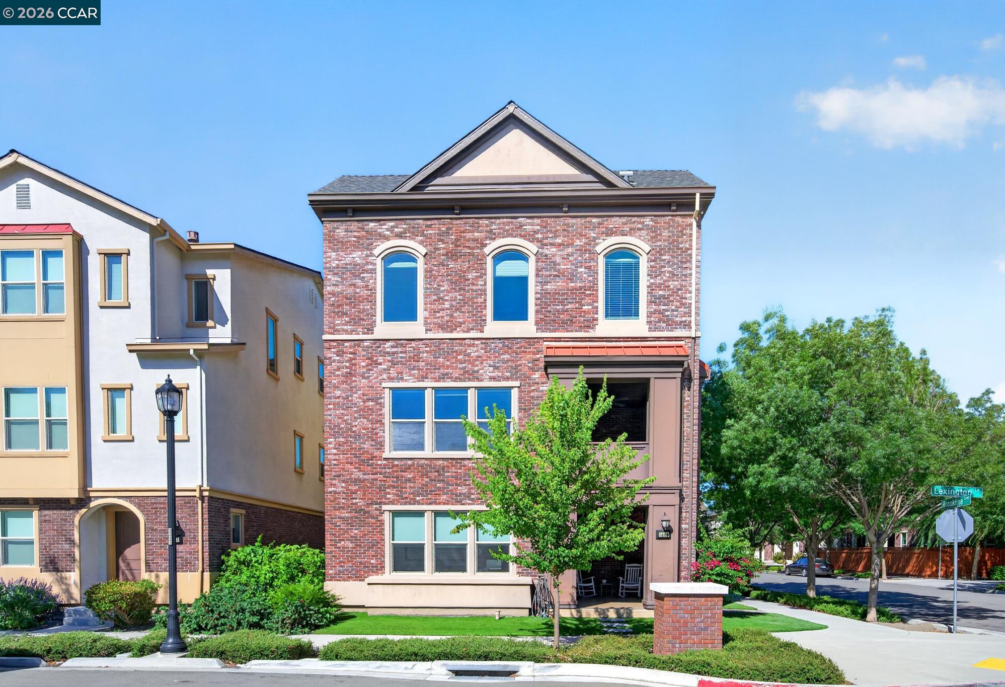 1600 Lexington Ln