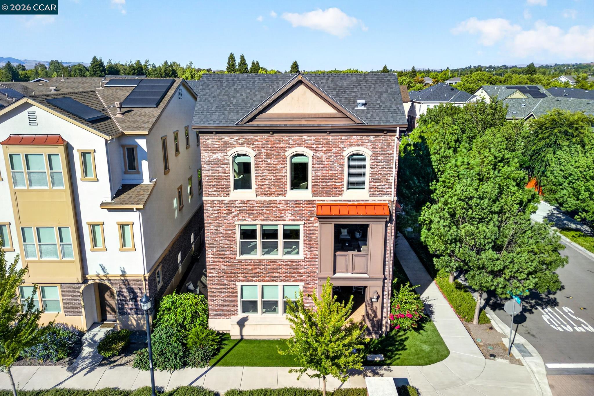 1600 Lexington Ln