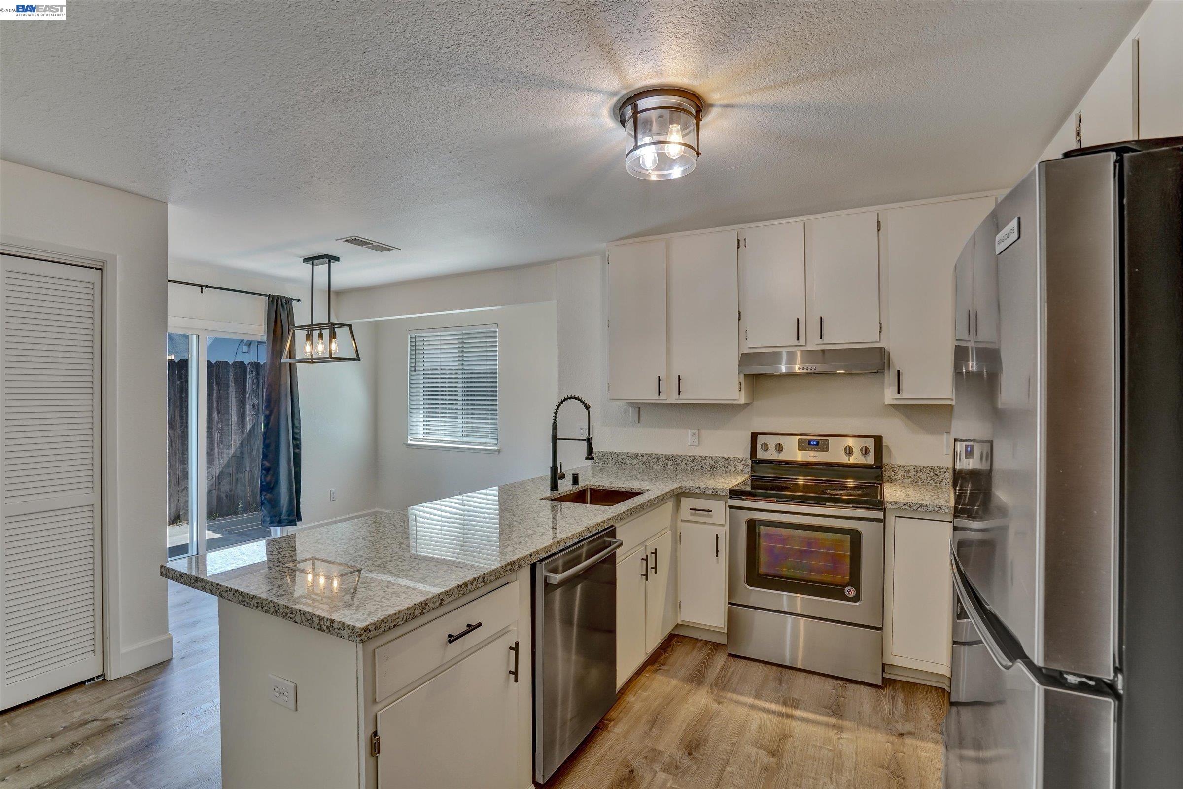 405 Lewis Ave