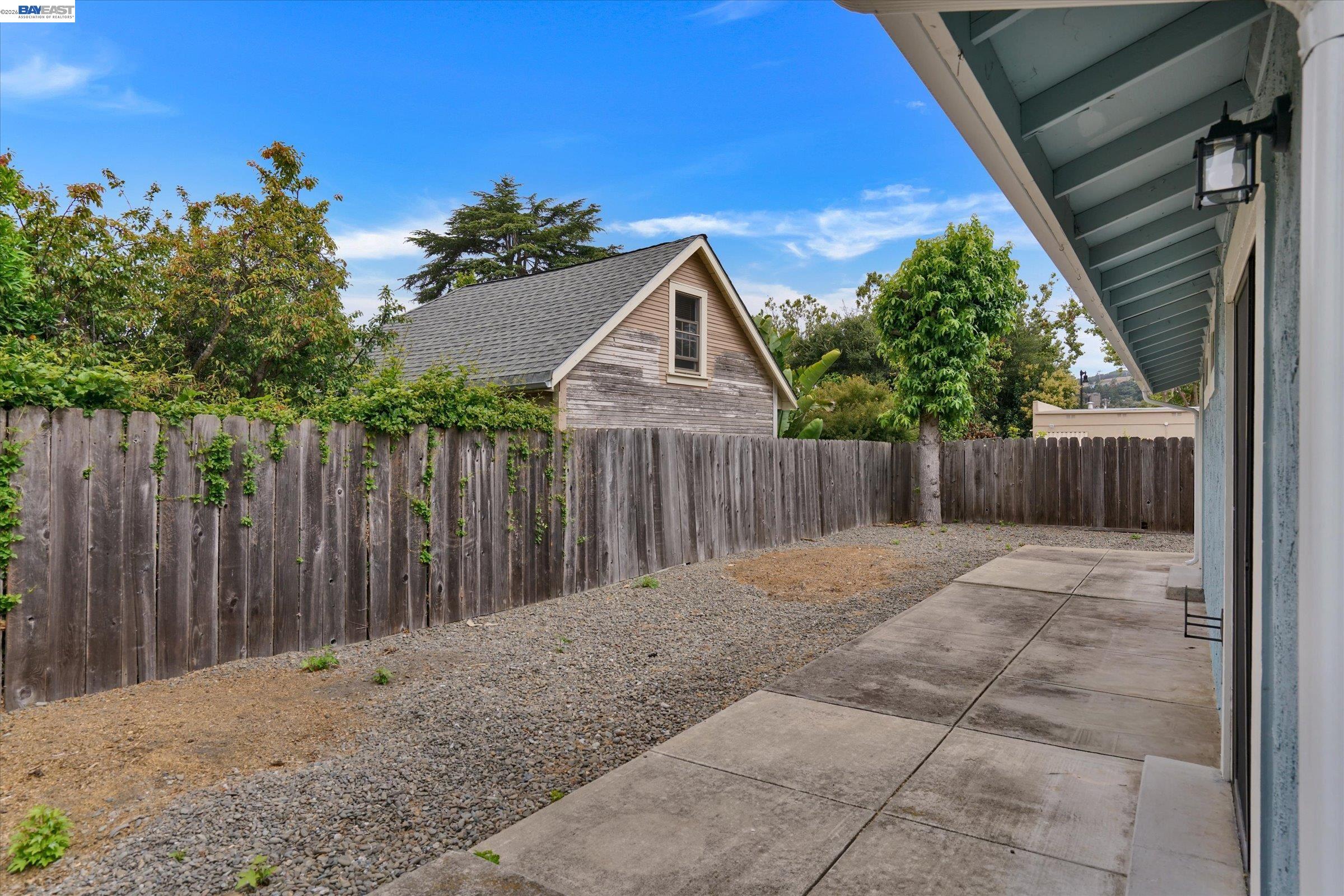 405 Lewis Ave