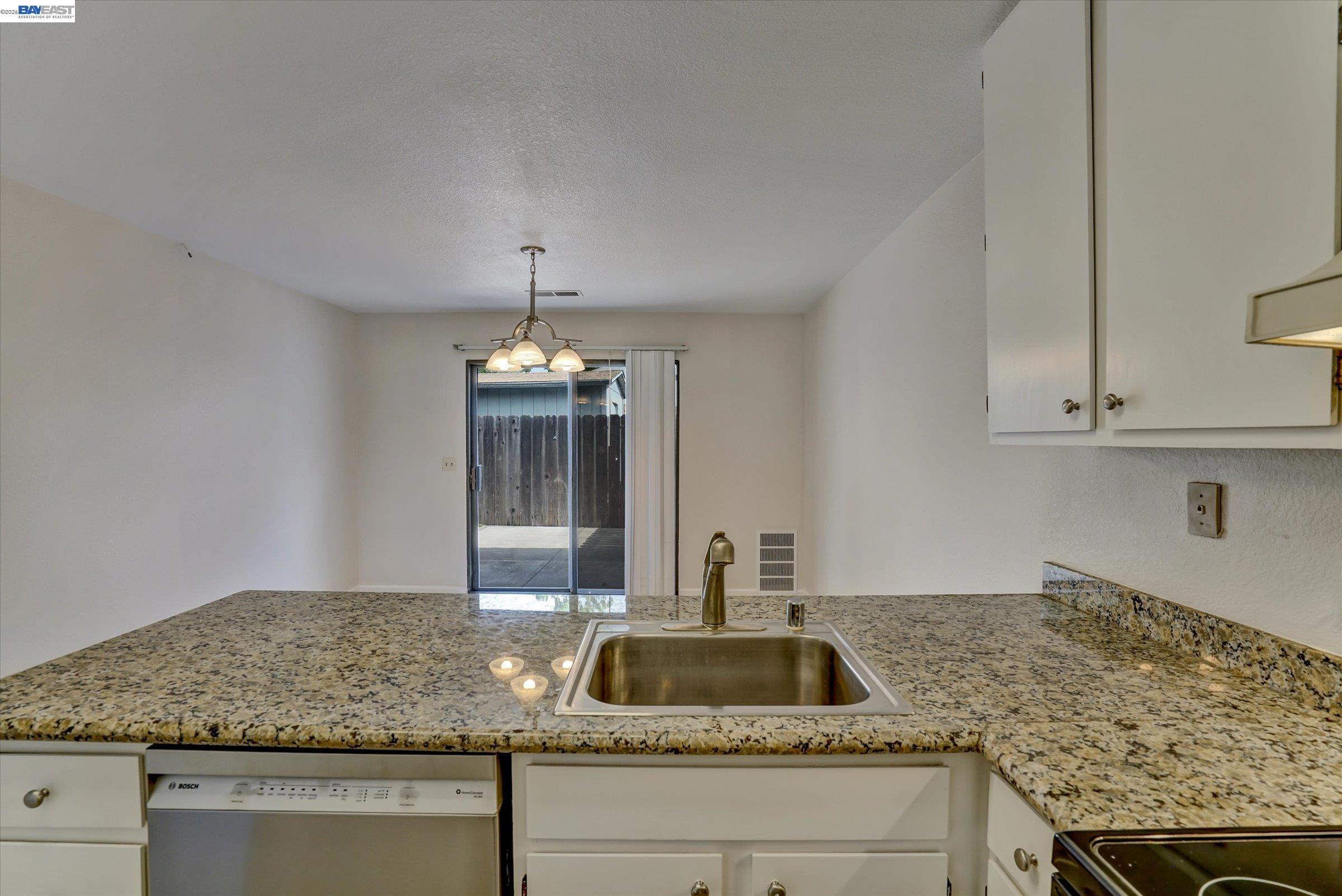 405 Lewis Ave