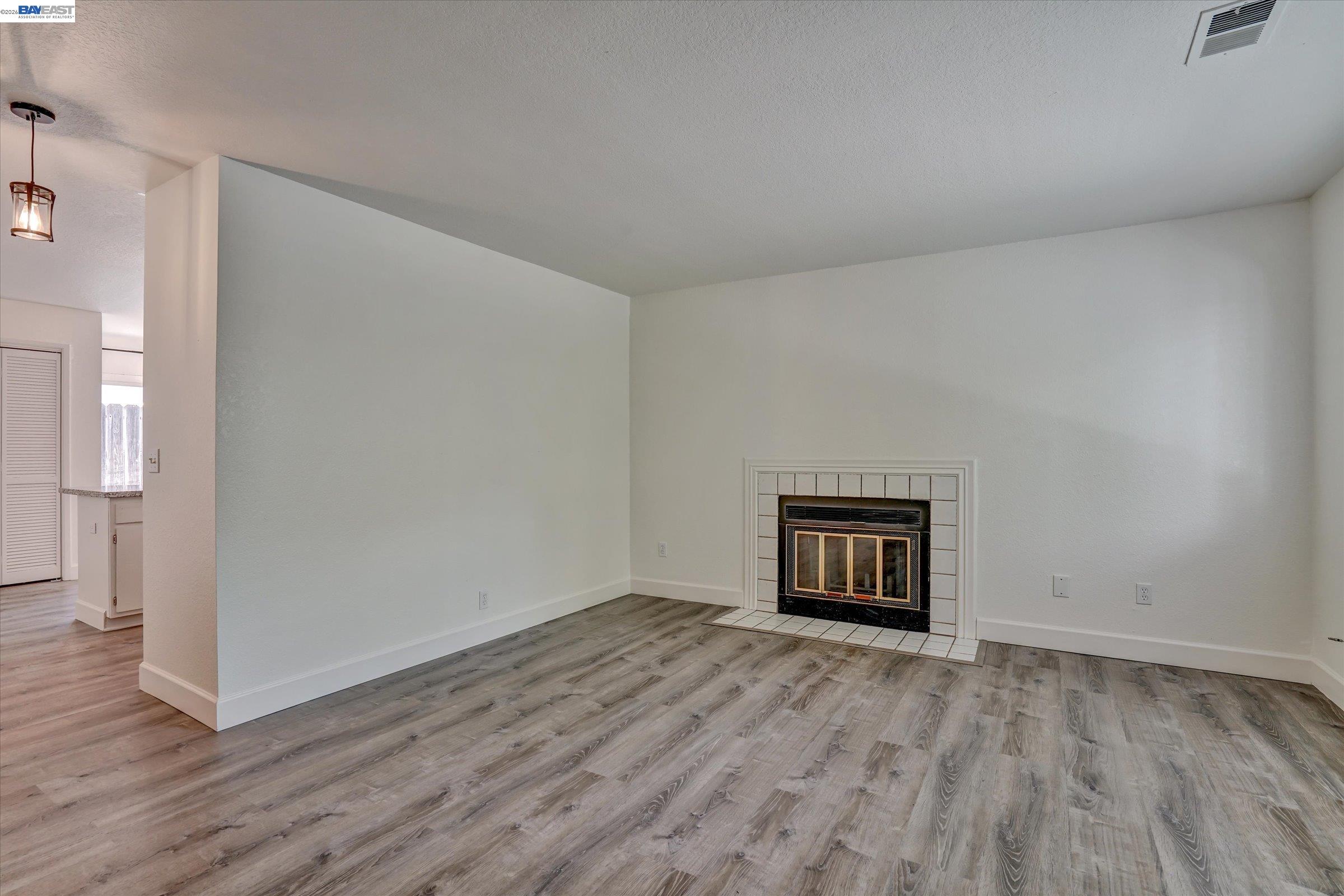 405 Lewis Ave