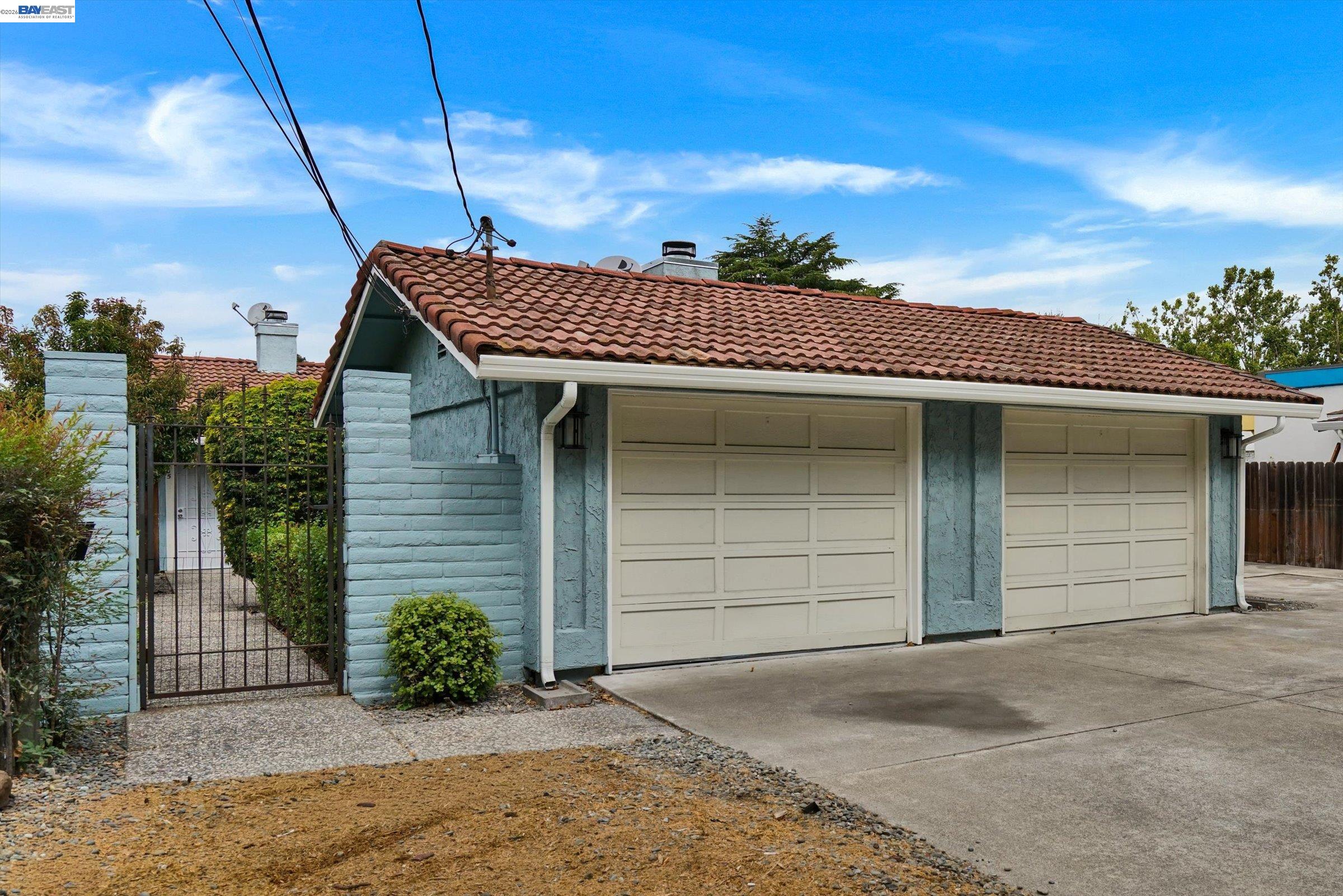 405 Lewis Ave