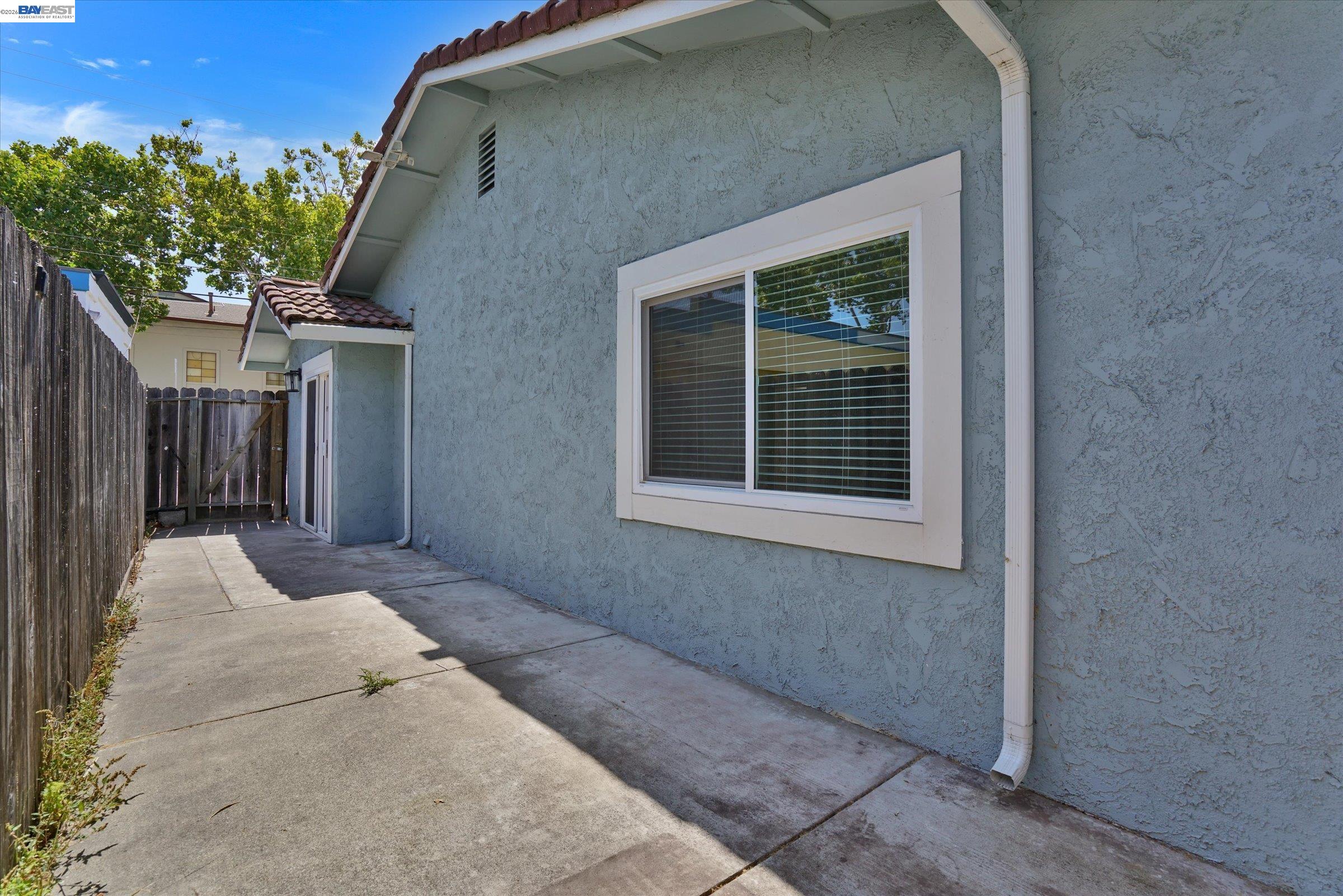 405 Lewis Ave