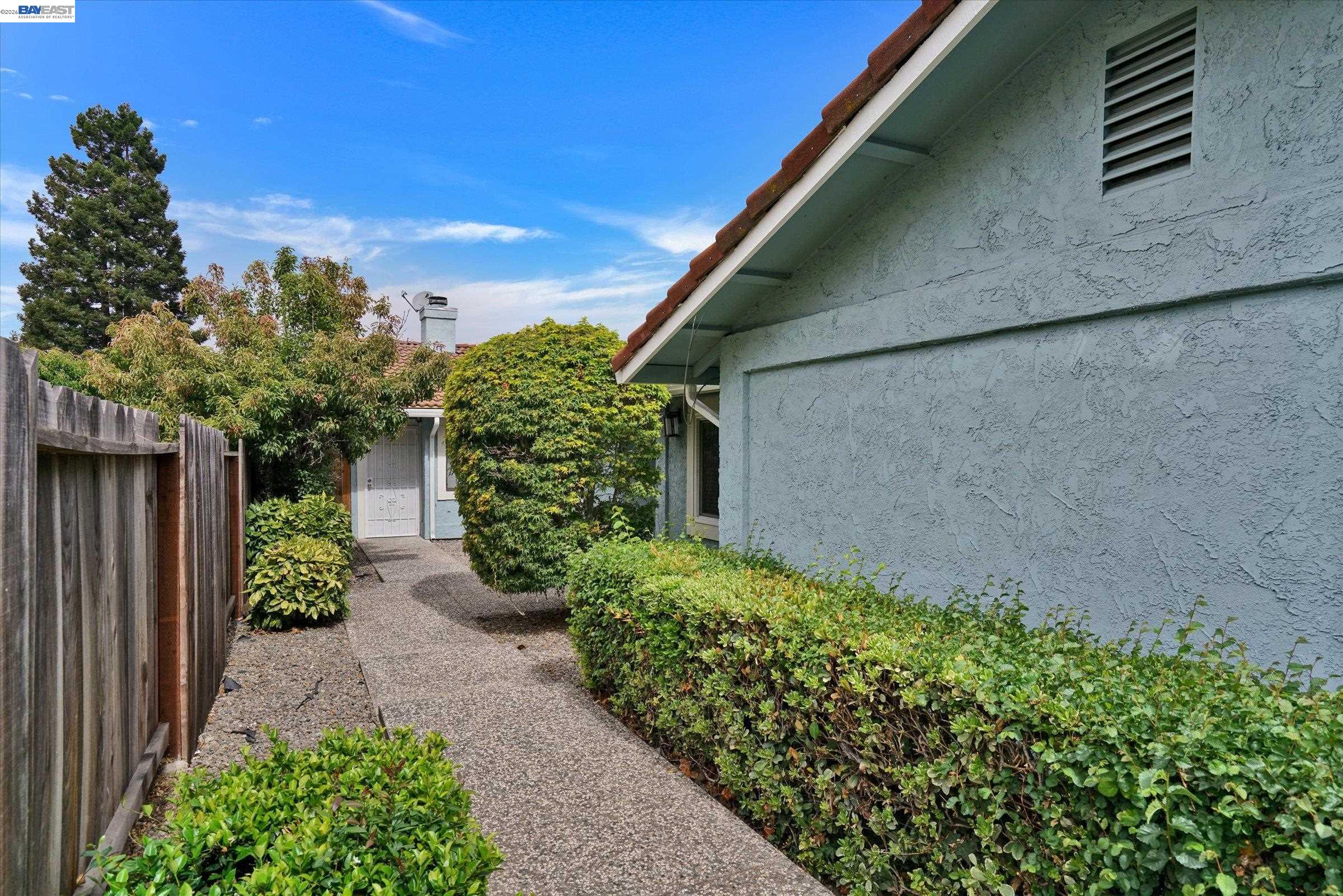 405 Lewis Ave