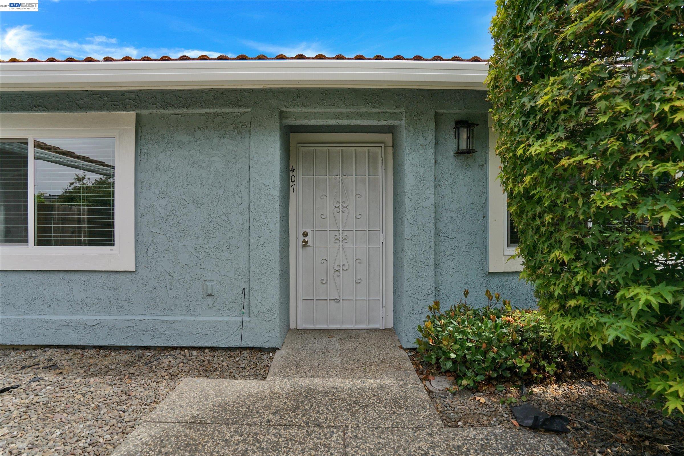 405 Lewis Ave