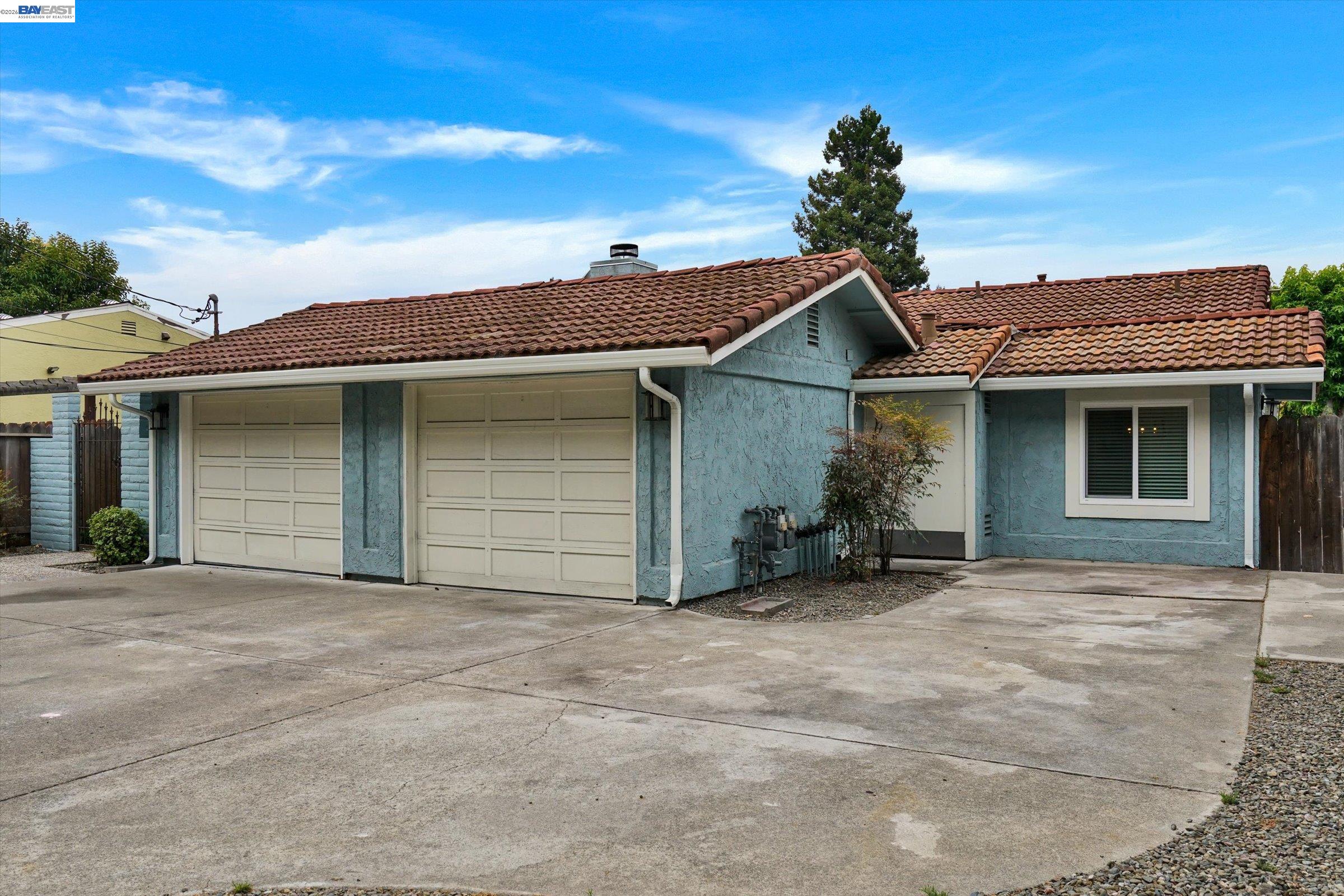 405 Lewis Ave