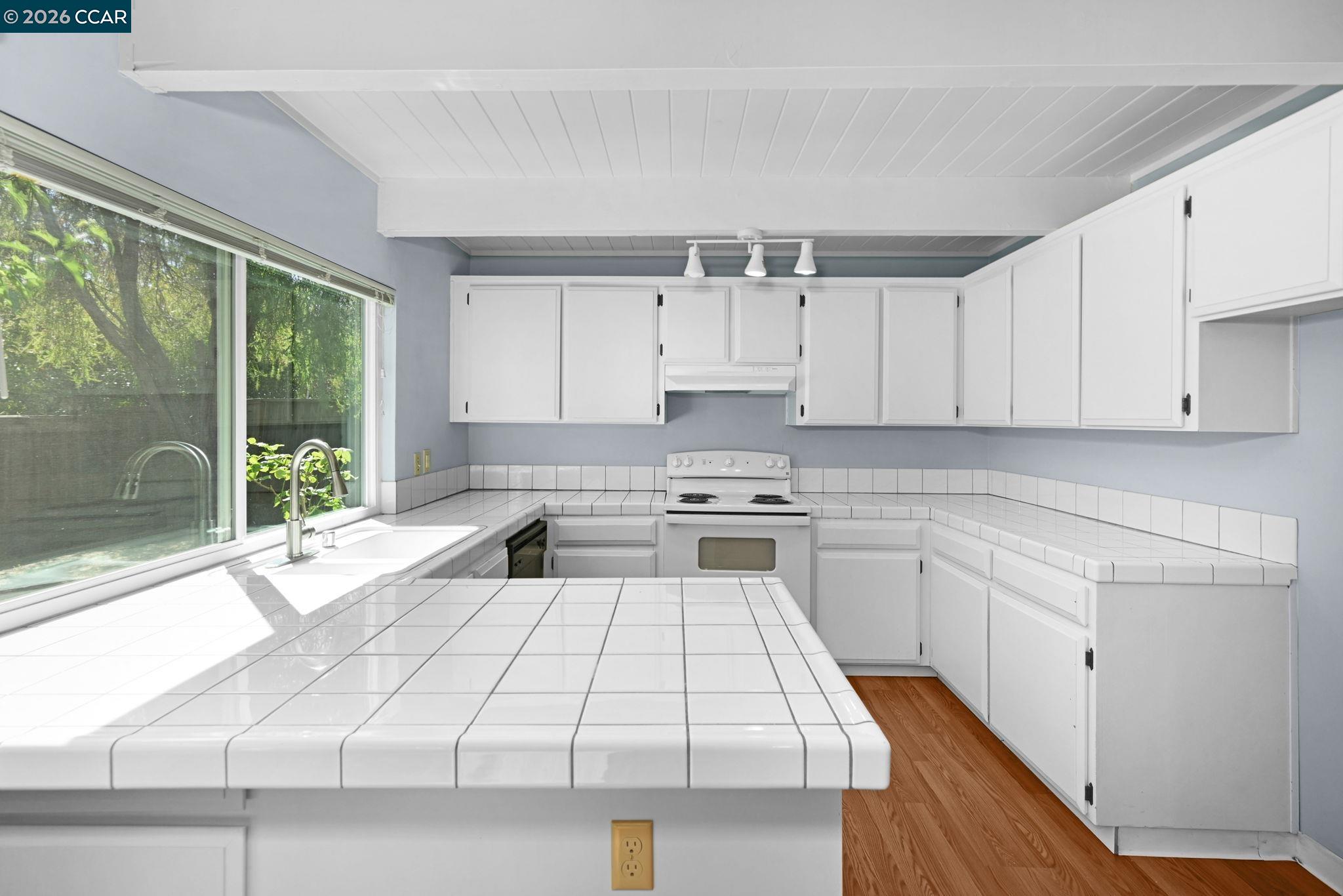1952 Oak Grove Rd