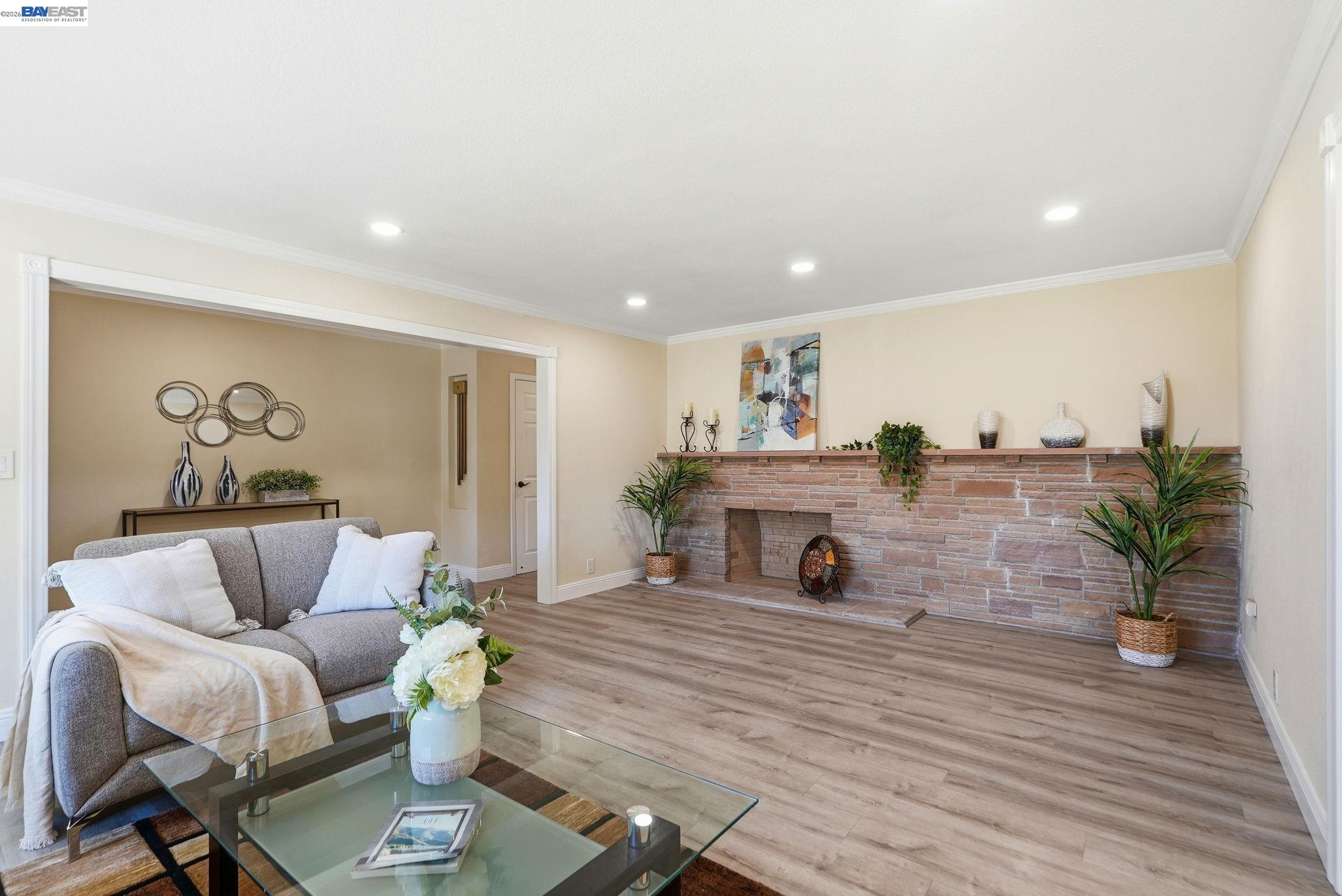 1204 Vistagrand Dr