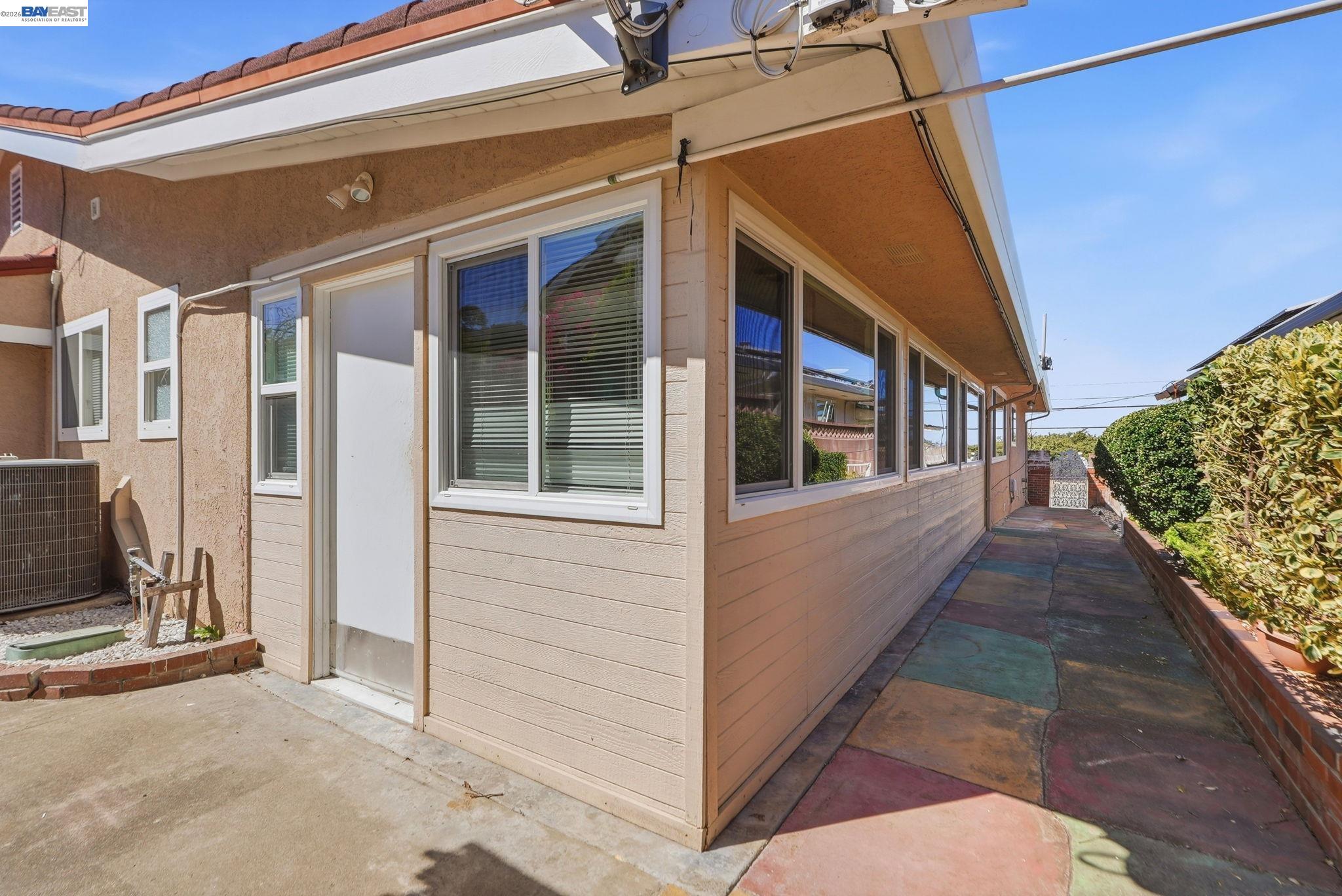 1204 Vistagrand Dr