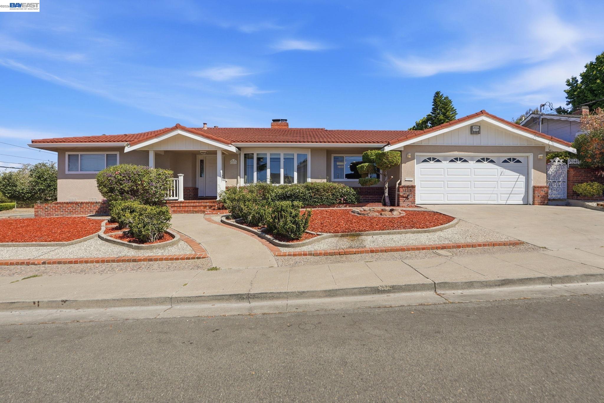 1204 Vistagrand Dr