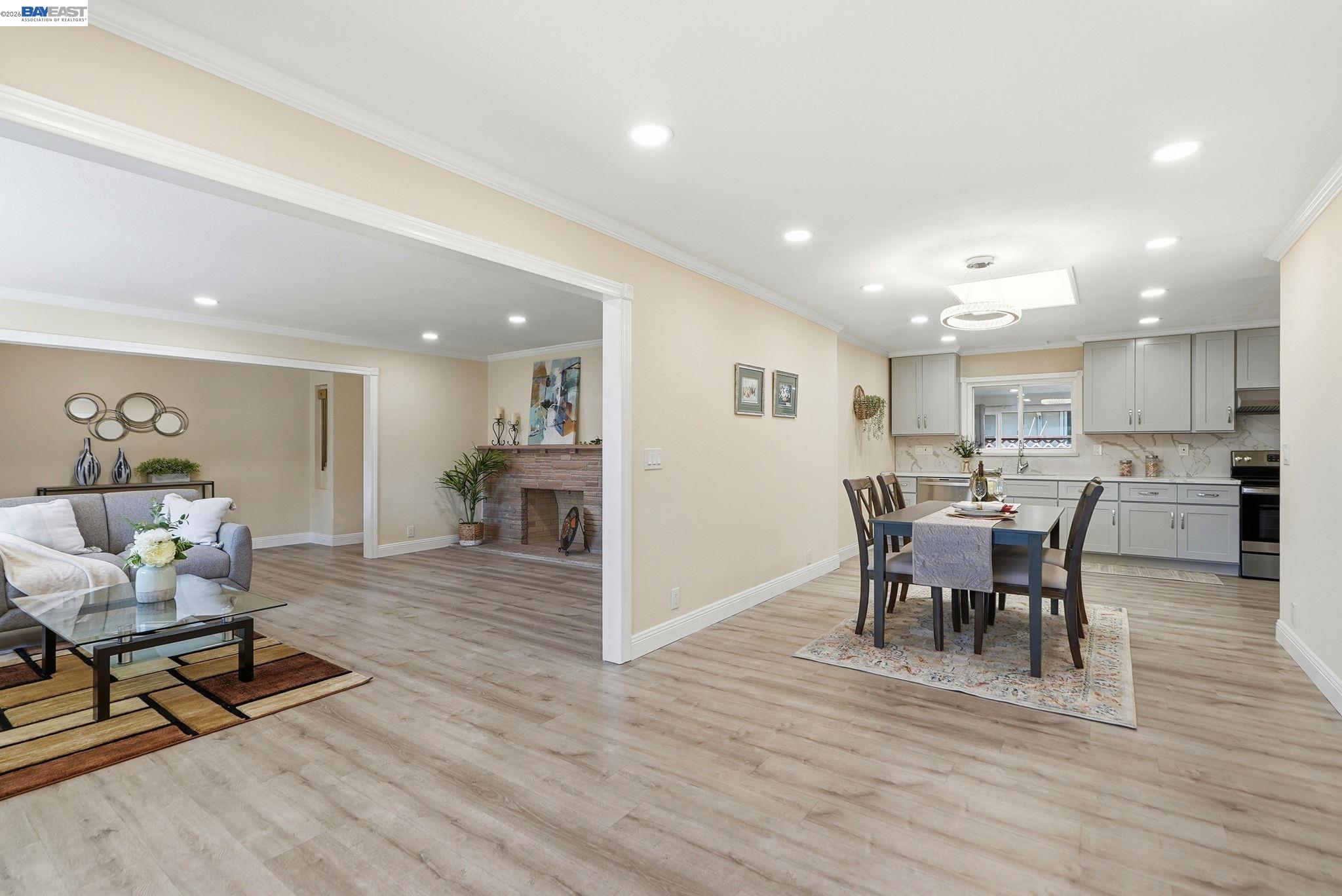 1204 Vistagrand Dr