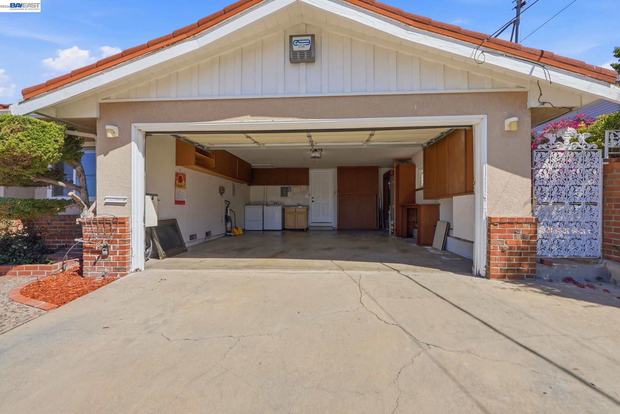 1204 Vistagrand Dr