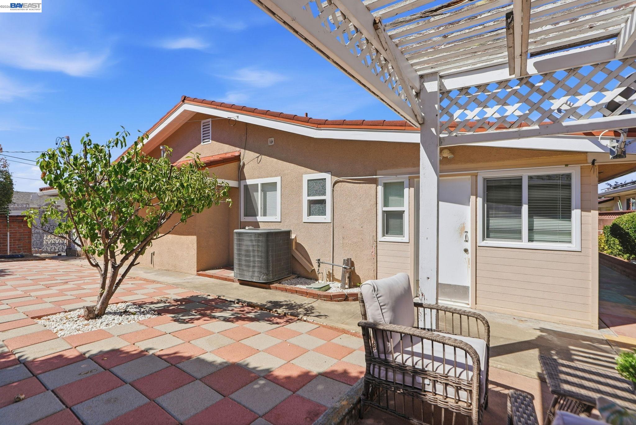 1204 Vistagrand Dr