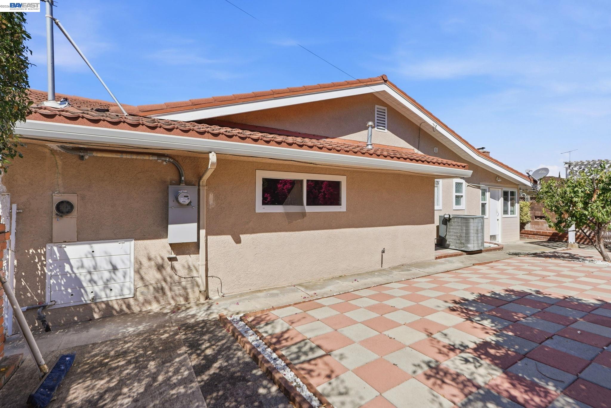 1204 Vistagrand Dr