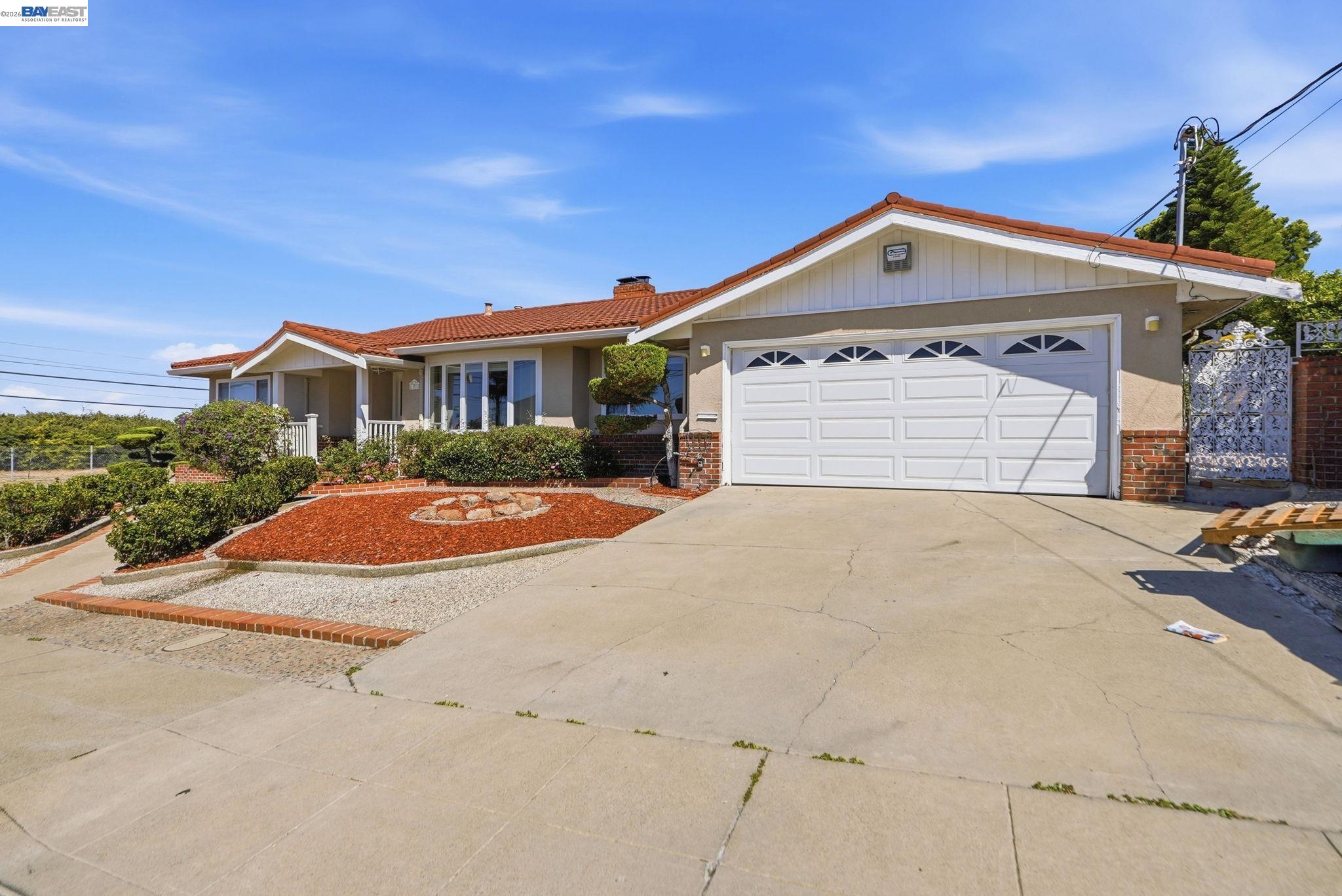 1204 Vistagrand Dr