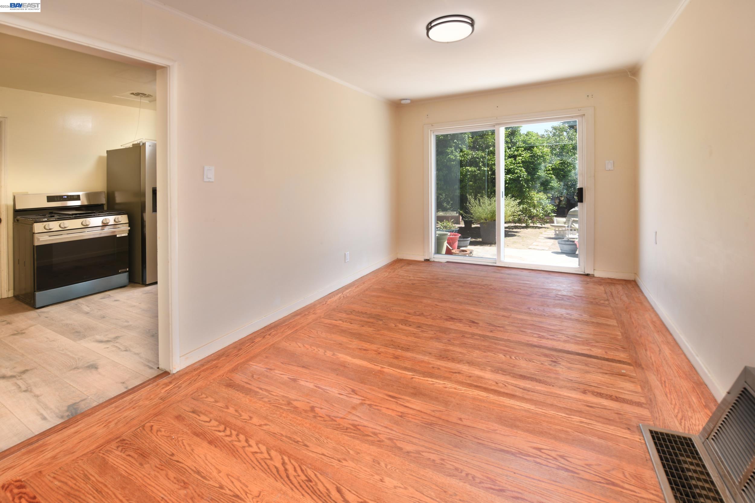 350 Strand Ave