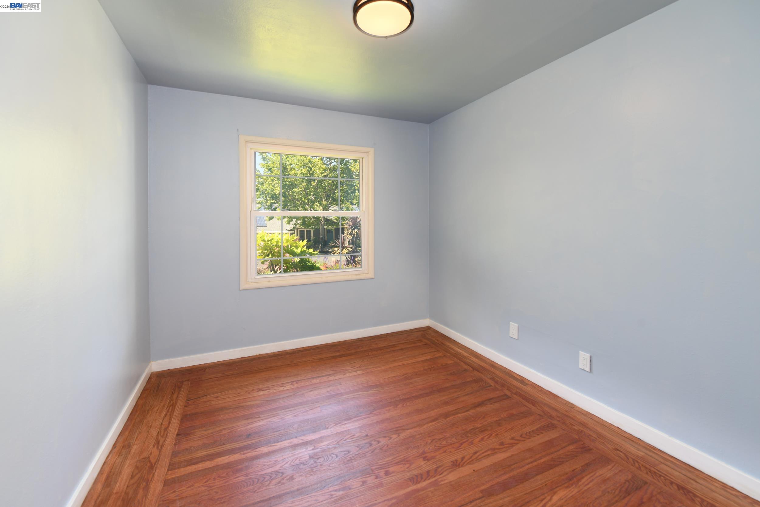 350 Strand Ave