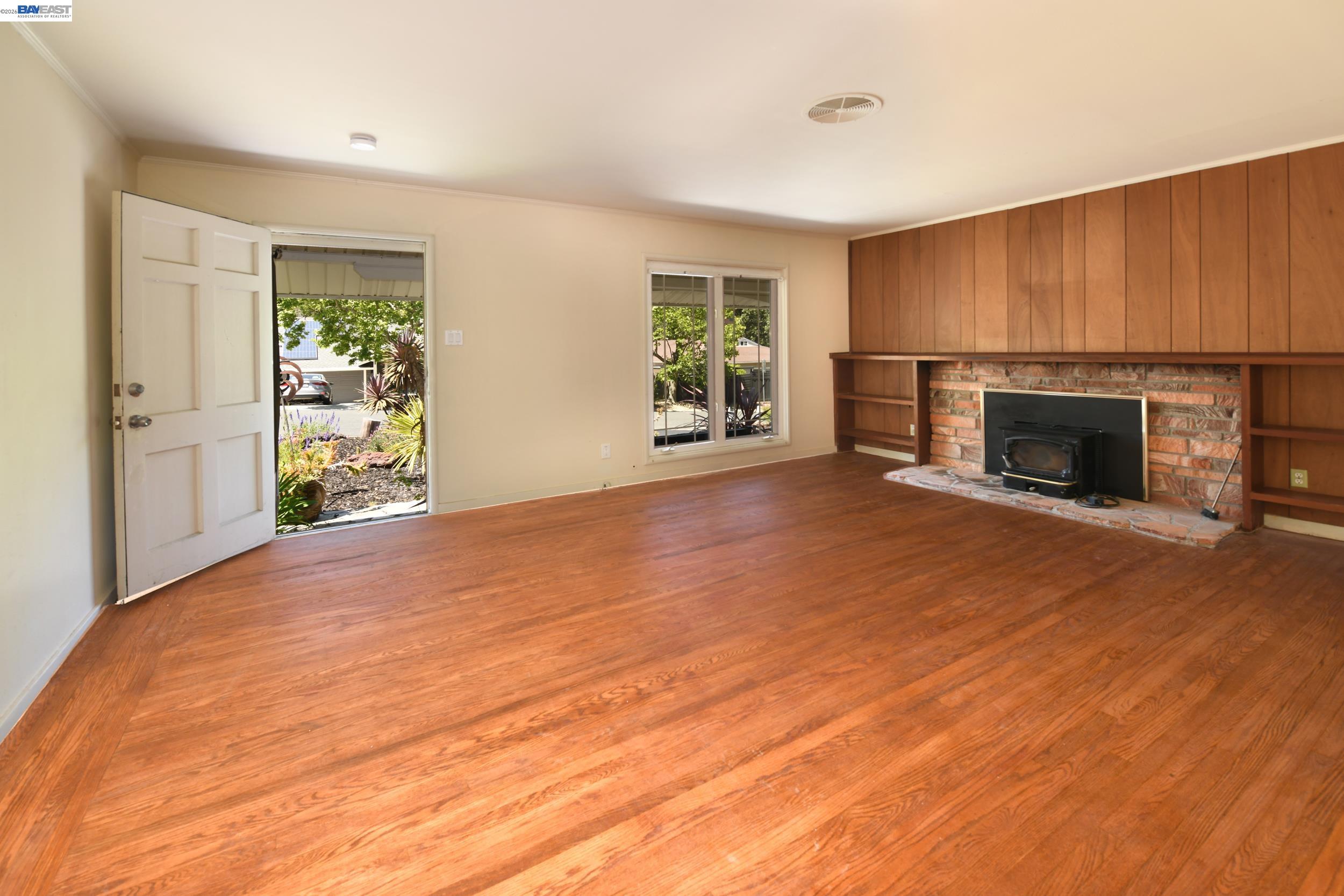 350 Strand Ave